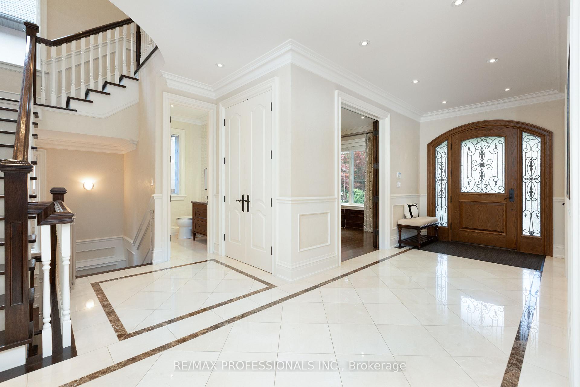 Photo 2 of 18 Hillcroft Drive, Etobicoke, Islington-City Centre West — HOMEH