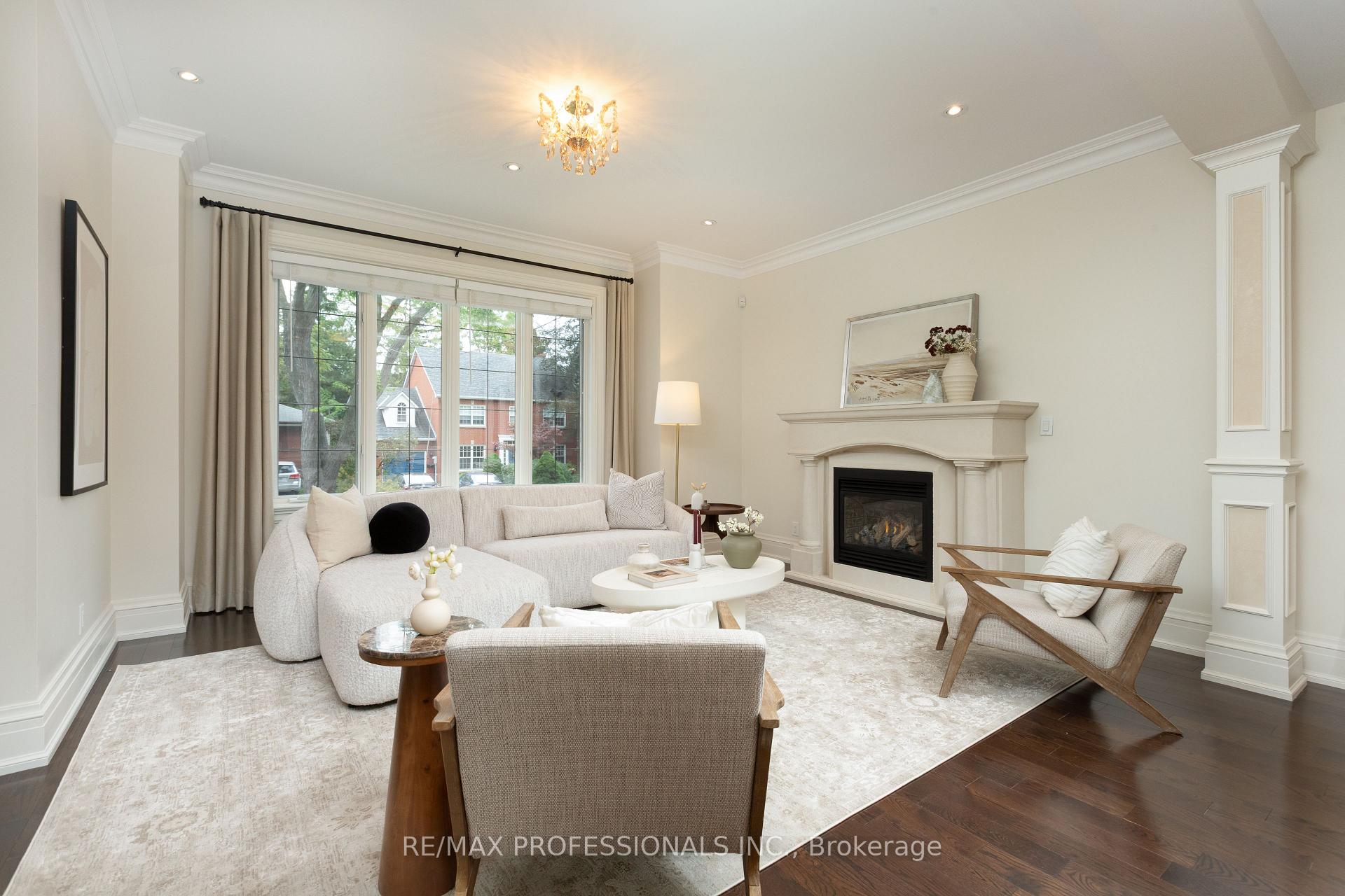 Photo 3 of 18 Hillcroft Drive, Etobicoke, Islington-City Centre West — HOMEH