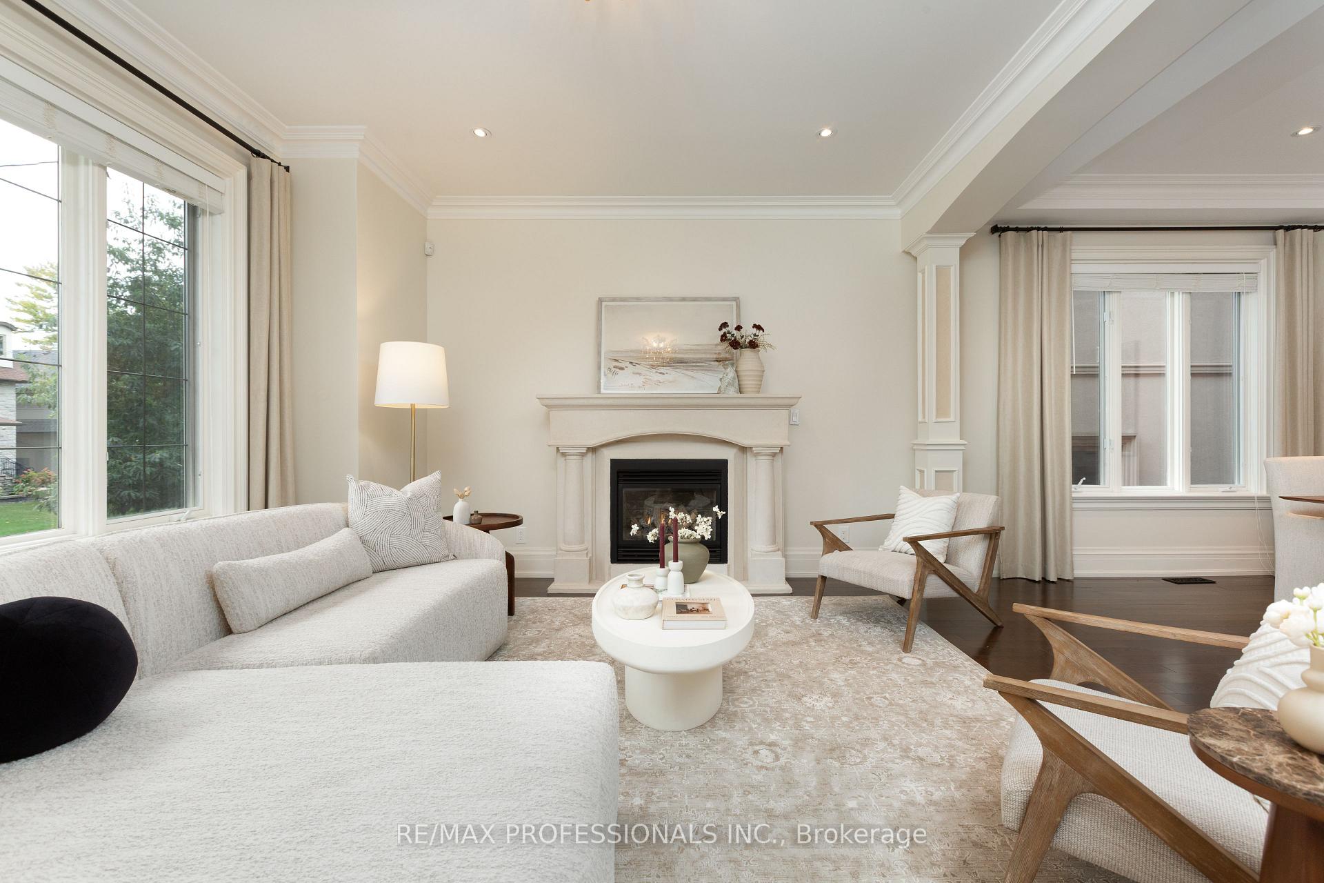 Photo 4 of 18 Hillcroft Drive, Etobicoke, Islington-City Centre West — HOMEH