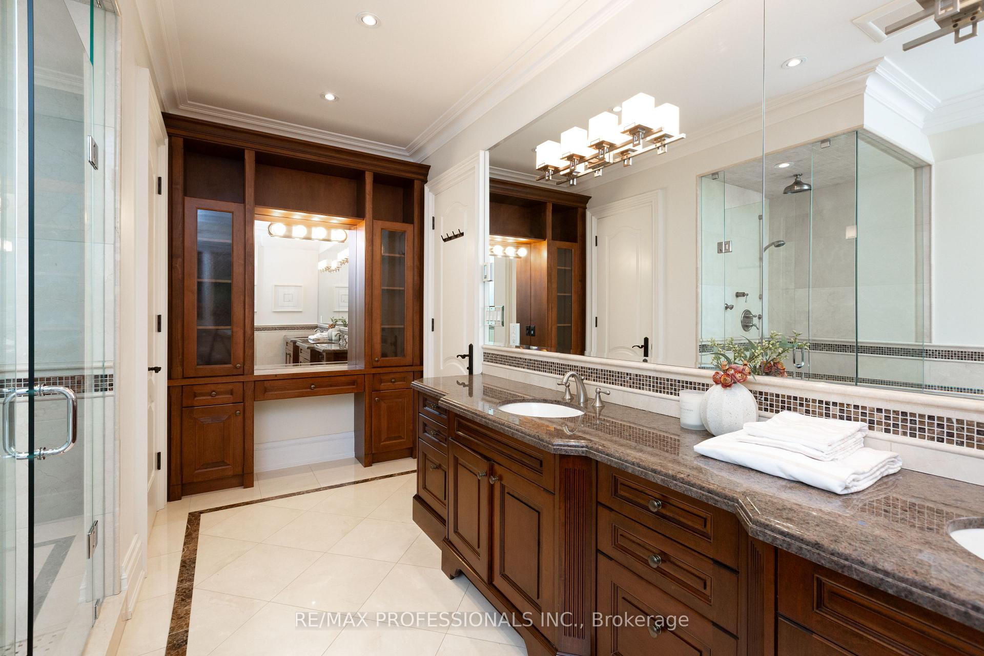 Photo 23 of 18 Hillcroft Drive, Etobicoke, Islington-City Centre West — HOMEH