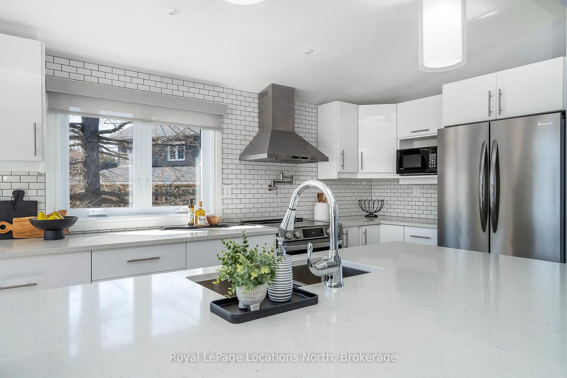 Photo 2 of 129 Scandia Lane, Blue Mountains — HOMEH