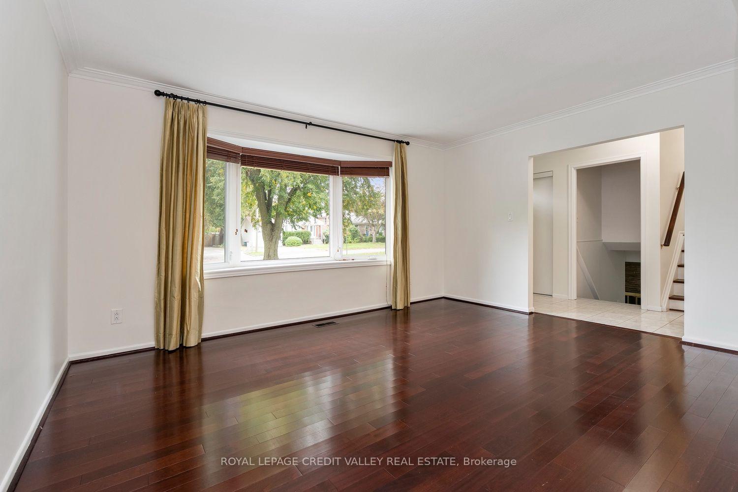 Photo 5 of 62 Summerside Crescent, North York, Hillcrest Village — HOMEH