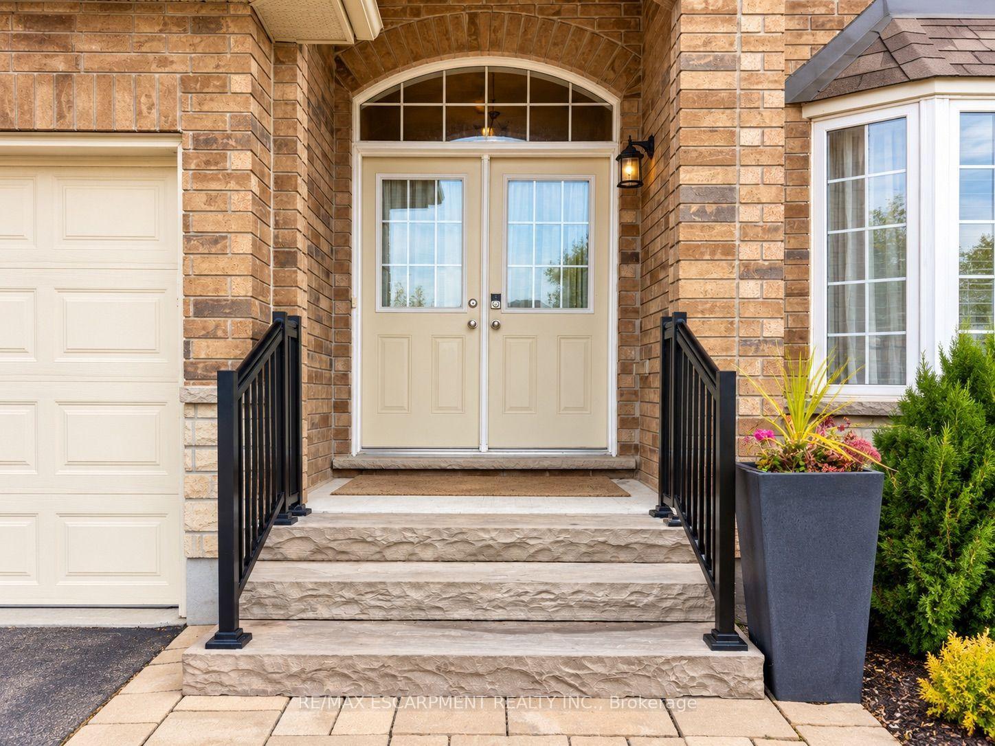 Photo 3 of 81 Bellagio Avenue, Hamilton, Stoney Creek — HOMEH