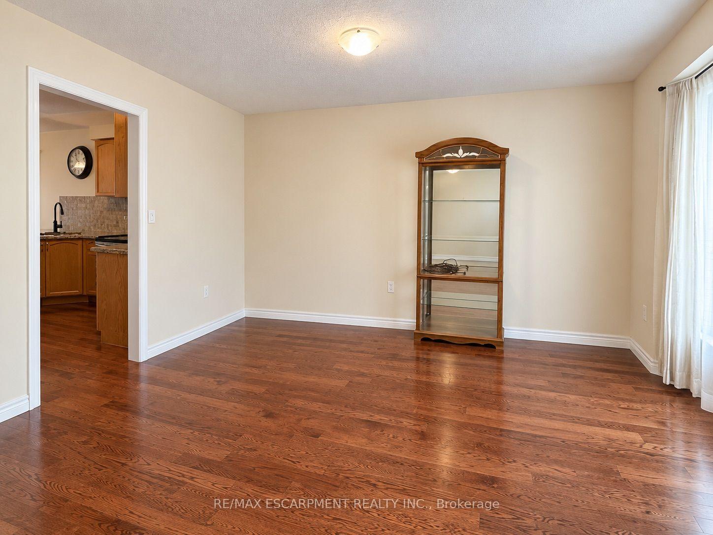 Photo 6 of 81 Bellagio Avenue, Hamilton, Stoney Creek — HOMEH