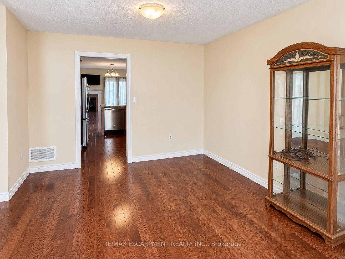 Photo 7 of 81 Bellagio Avenue, Hamilton, Stoney Creek — HOMEH