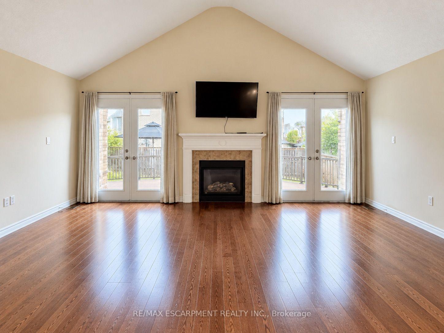 Photo 11 of 81 Bellagio Avenue, Hamilton, Stoney Creek — HOMEH