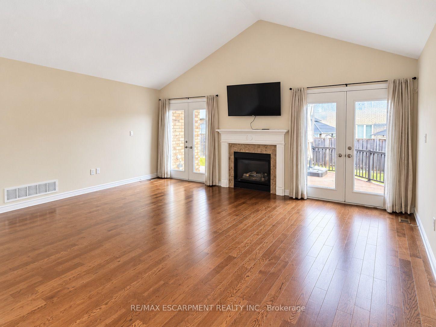 Photo 12 of 81 Bellagio Avenue, Hamilton, Stoney Creek — HOMEH
