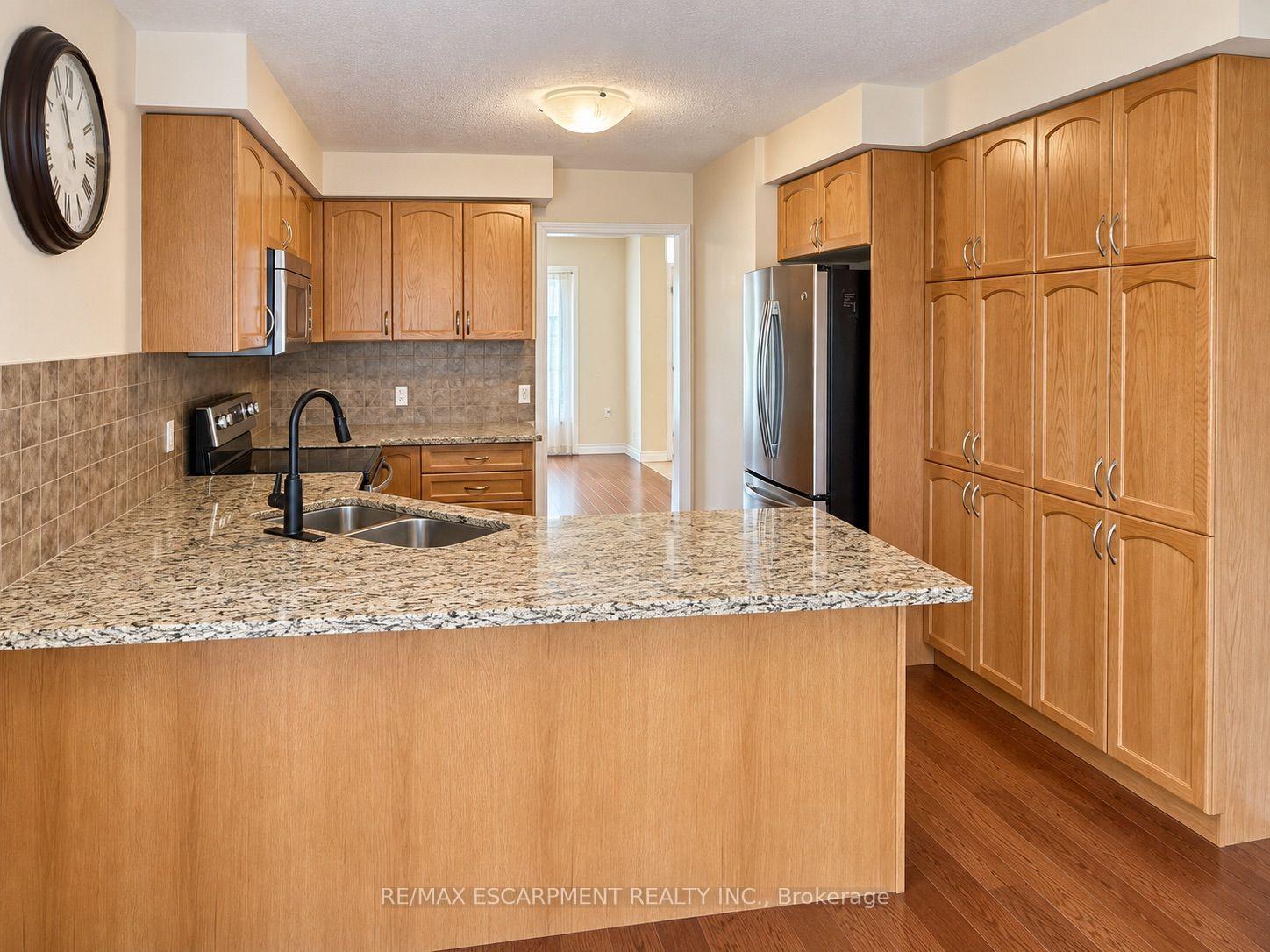 Photo 14 of 81 Bellagio Avenue, Hamilton, Stoney Creek — HOMEH