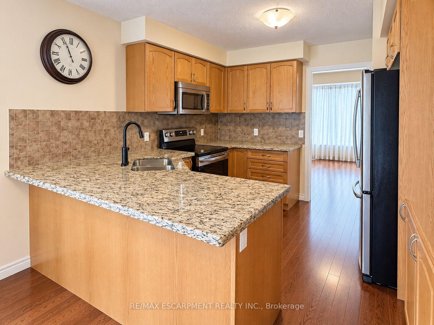 Photo 15 of 81 Bellagio Avenue, Hamilton, Stoney Creek — HOMEH