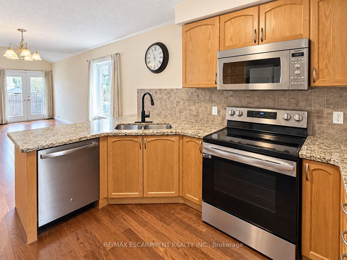 Photo 16 of 81 Bellagio Avenue, Hamilton, Stoney Creek — HOMEH