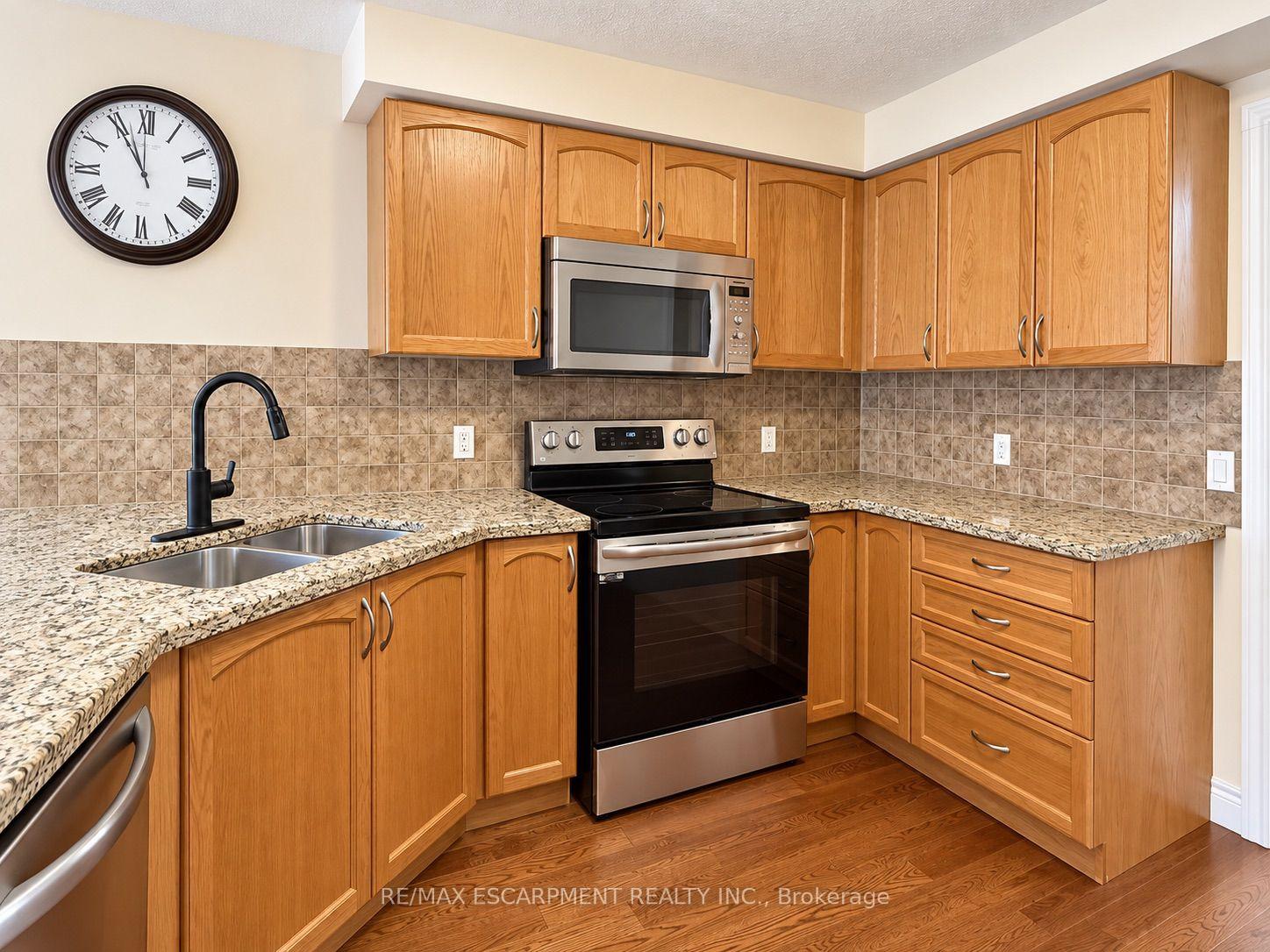 Photo 17 of 81 Bellagio Avenue, Hamilton, Stoney Creek — HOMEH