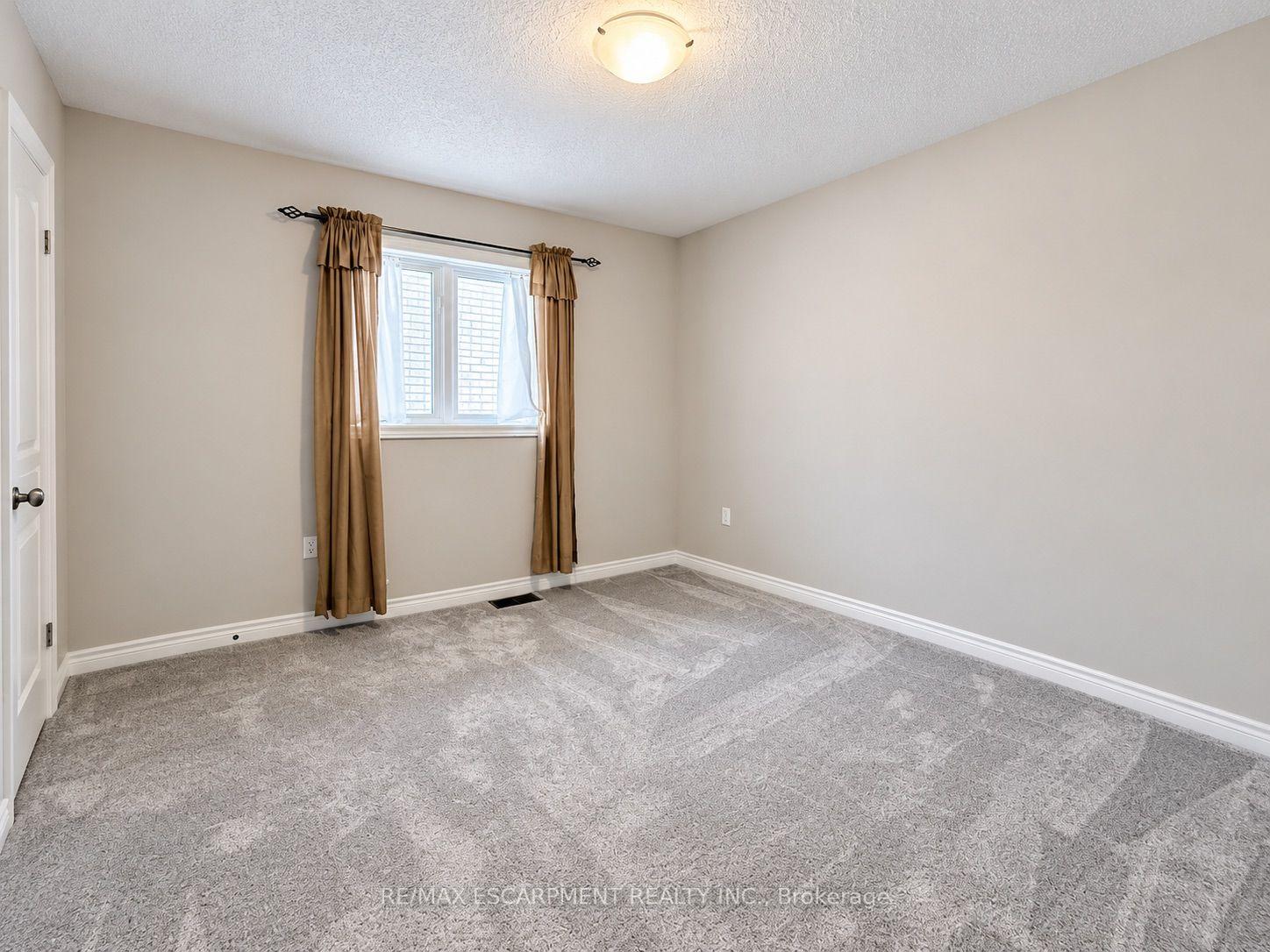 Photo 23 of 81 Bellagio Avenue, Hamilton, Stoney Creek — HOMEH