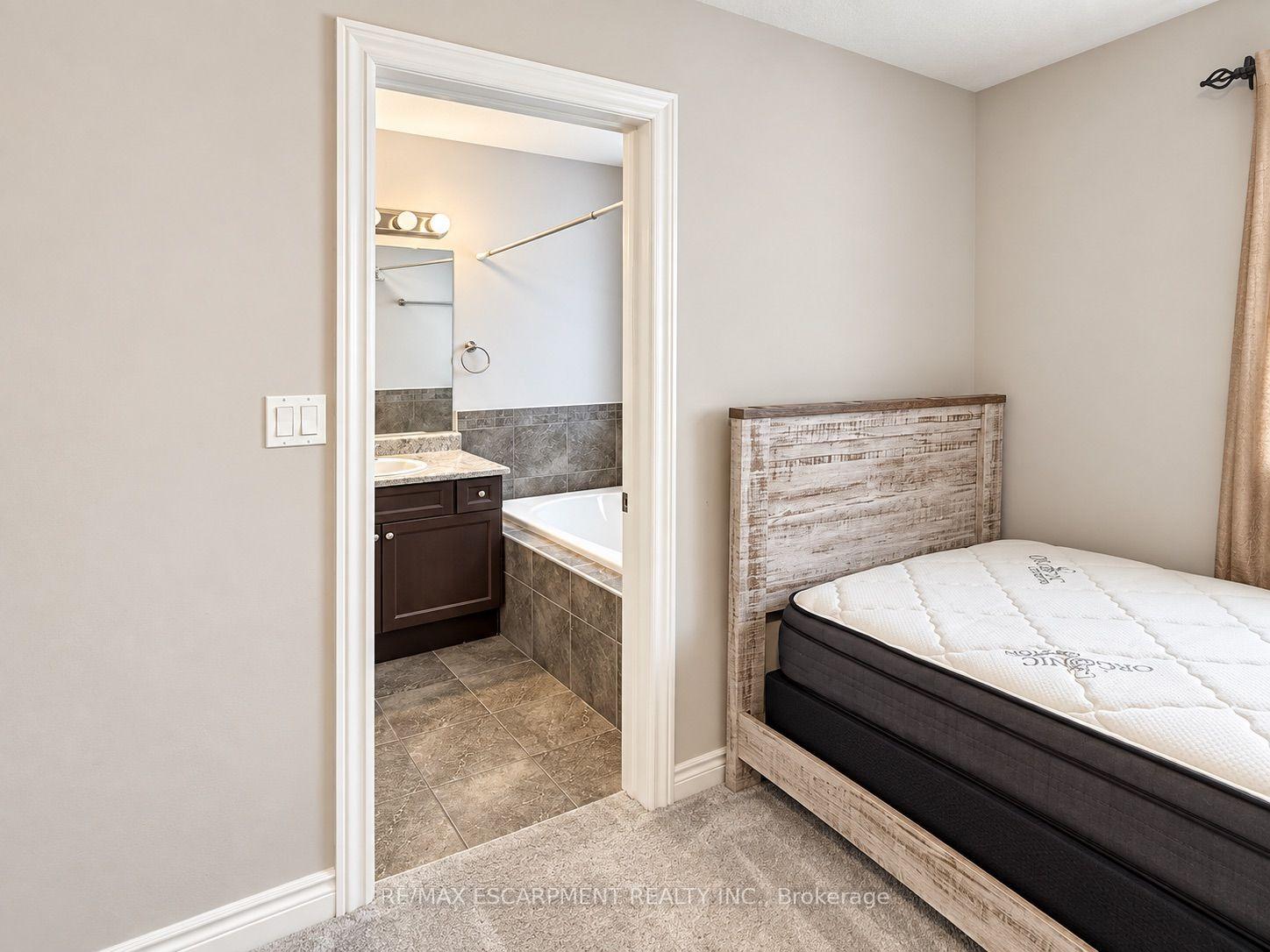Photo 29 of 81 Bellagio Avenue, Hamilton, Stoney Creek — HOMEH