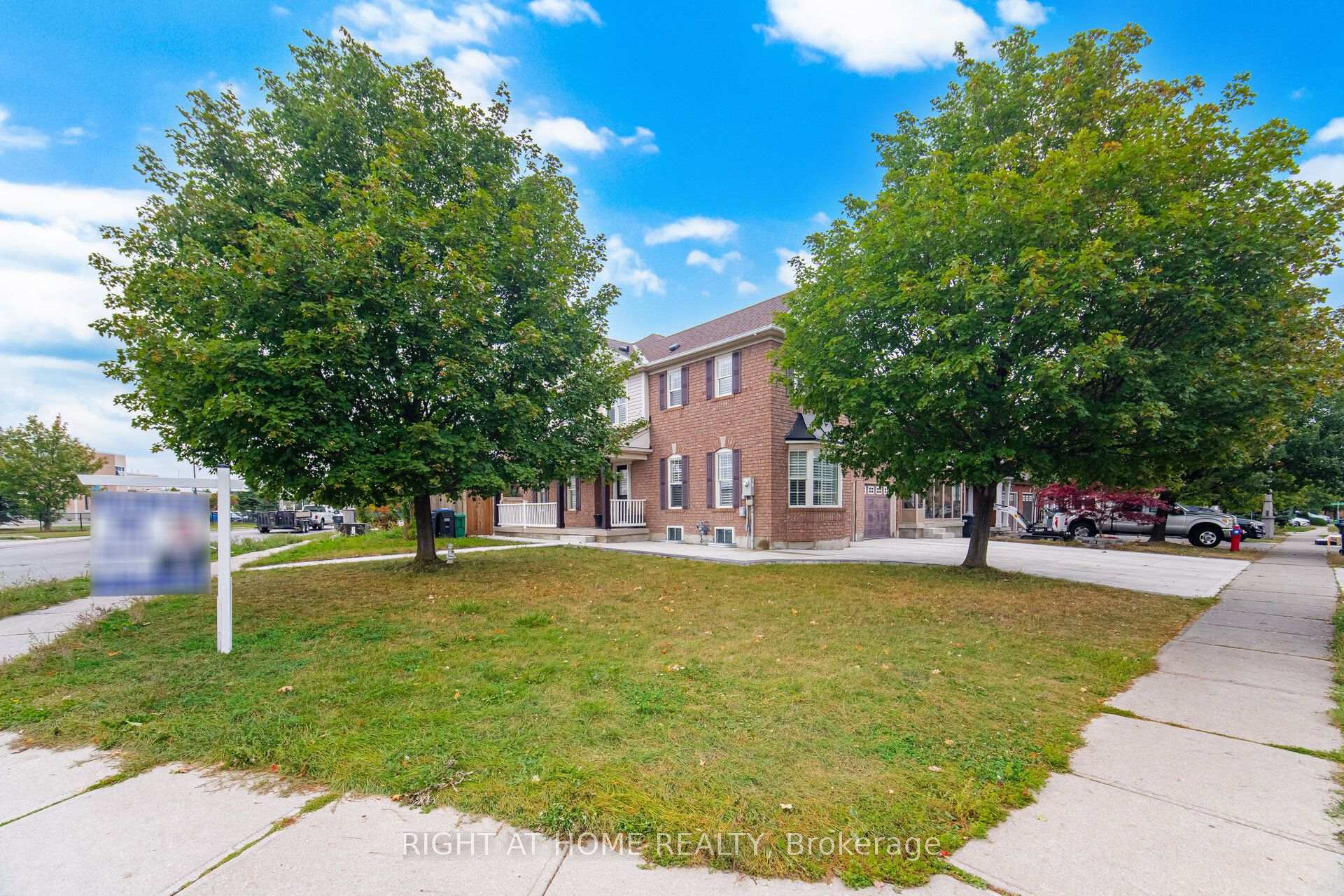 Photo 2 of 355 Brisdale Drive, Brampton, Fletcher's Meadow — HOMEH