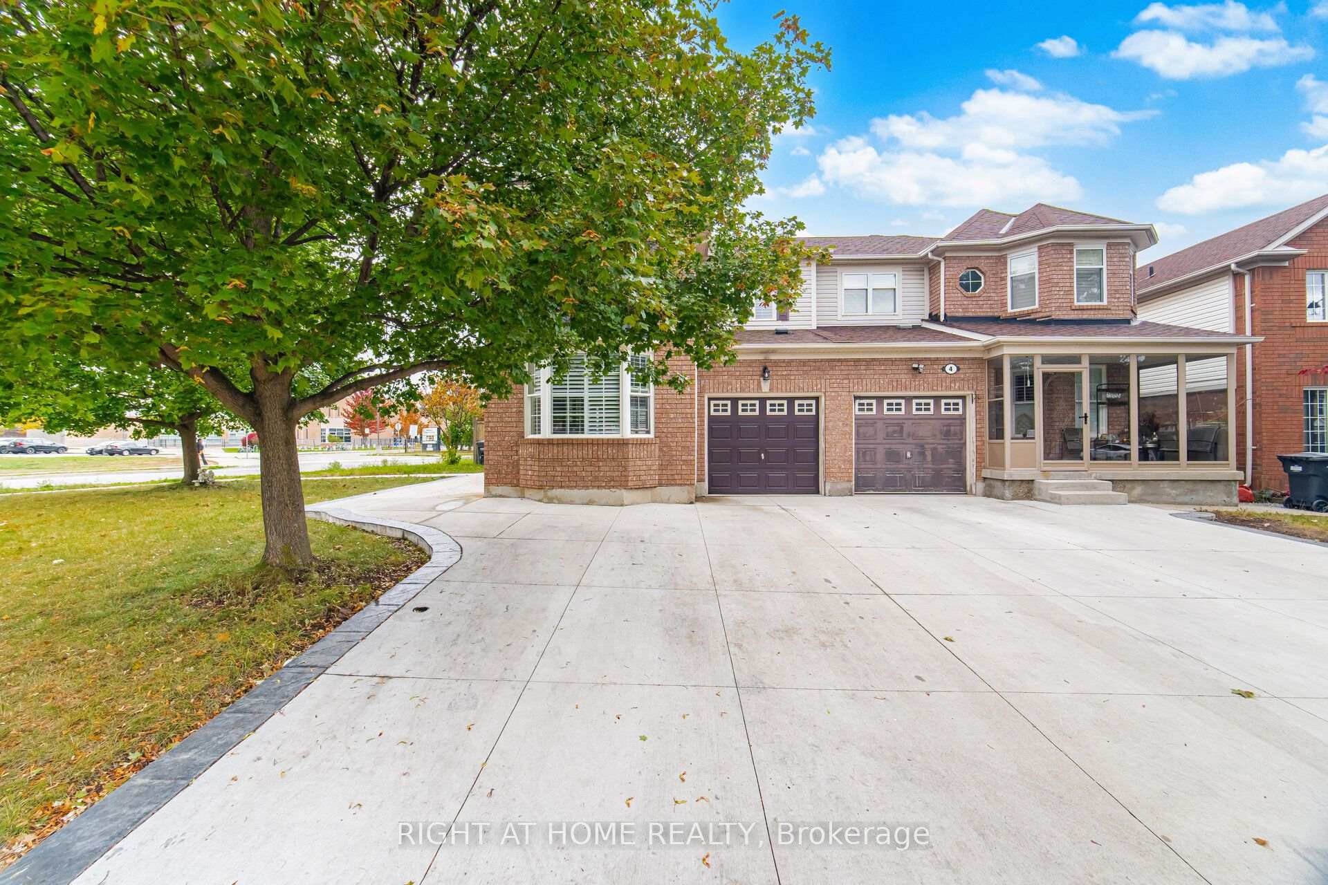 Photo 3 of 355 Brisdale Drive, Brampton, Fletcher's Meadow — HOMEH