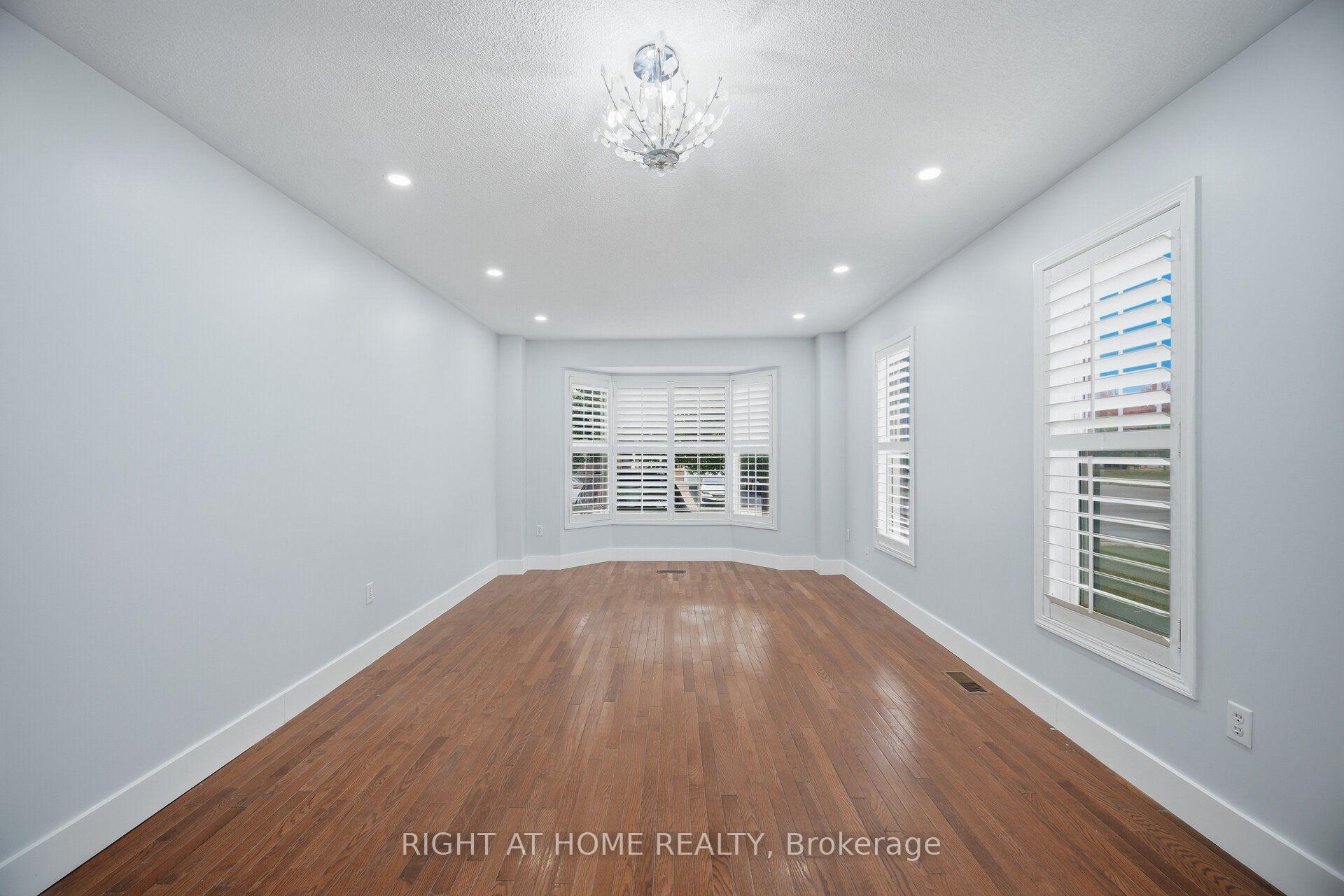 Photo 8 of 355 Brisdale Drive, Brampton, Fletcher's Meadow — HOMEH