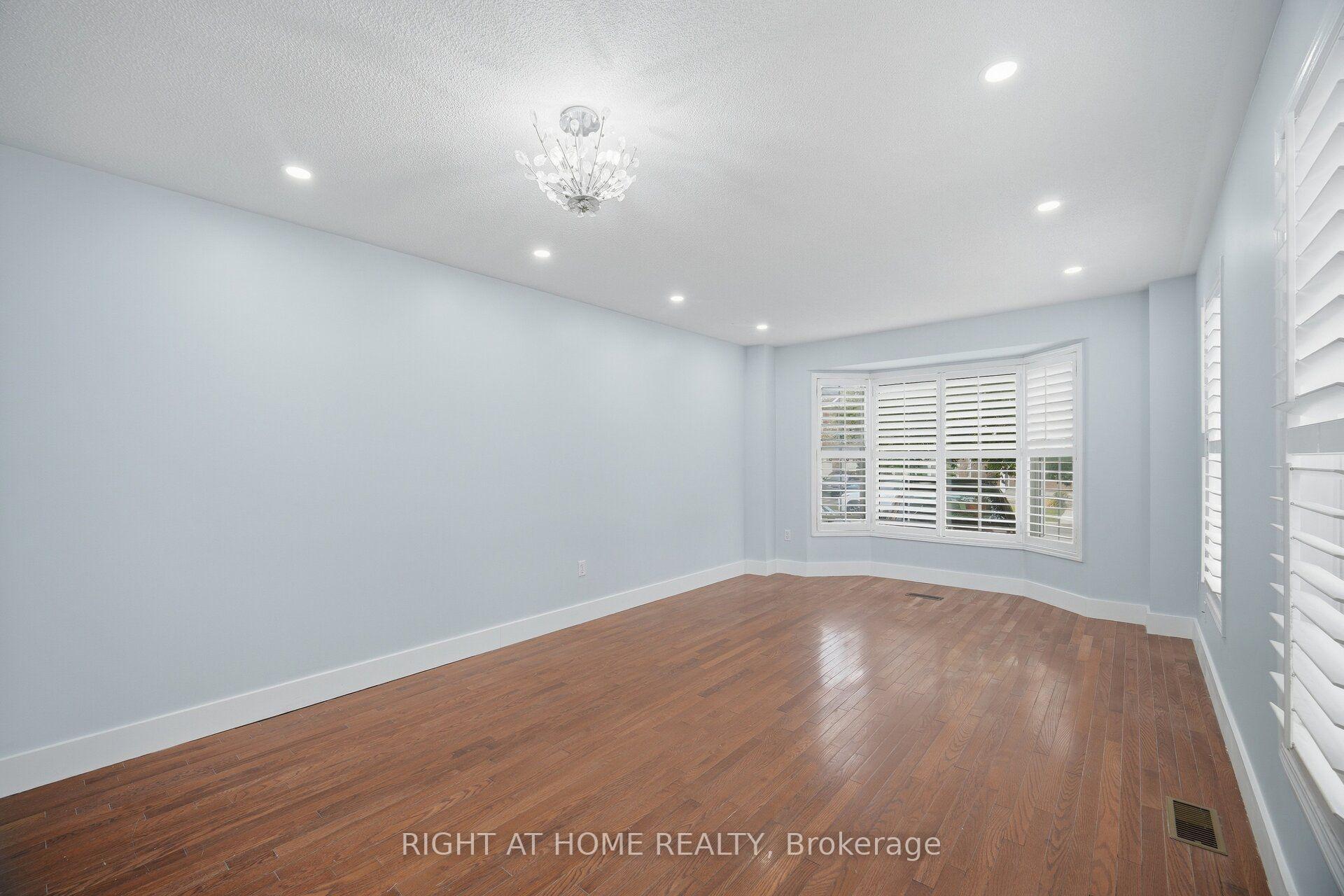 Photo 9 of 355 Brisdale Drive, Brampton, Fletcher's Meadow — HOMEH