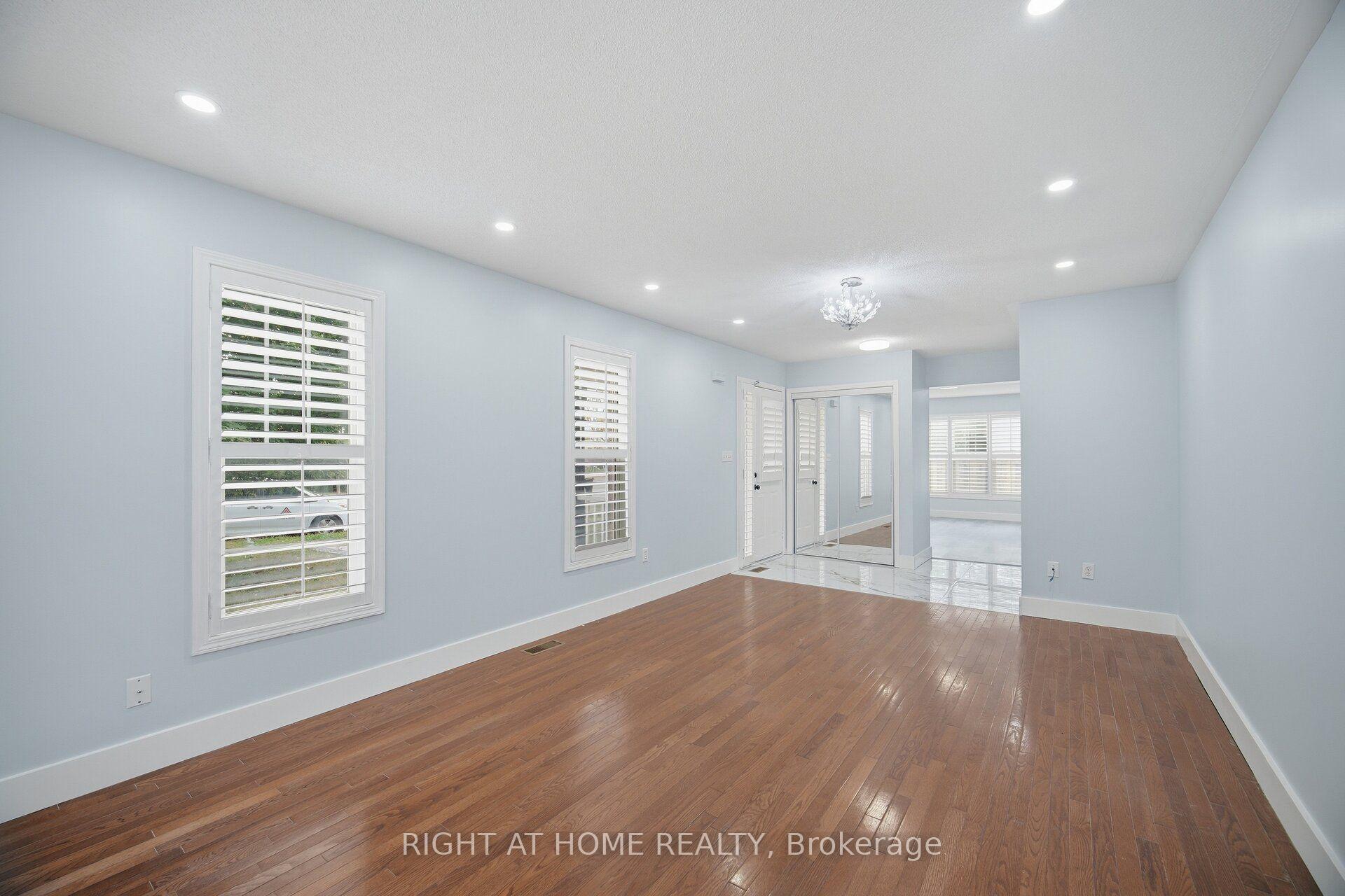 Photo 10 of 355 Brisdale Drive, Brampton, Fletcher's Meadow — HOMEH