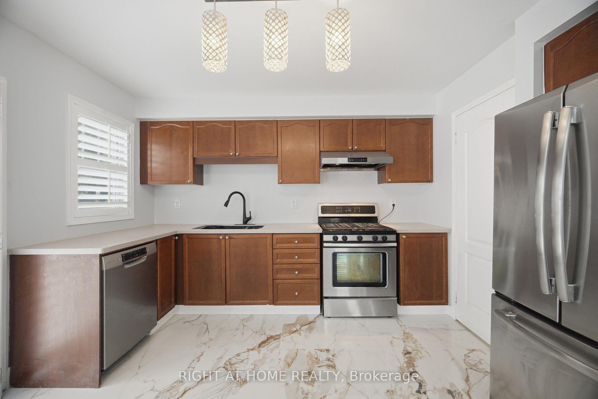 Photo 14 of 355 Brisdale Drive, Brampton, Fletcher's Meadow — HOMEH