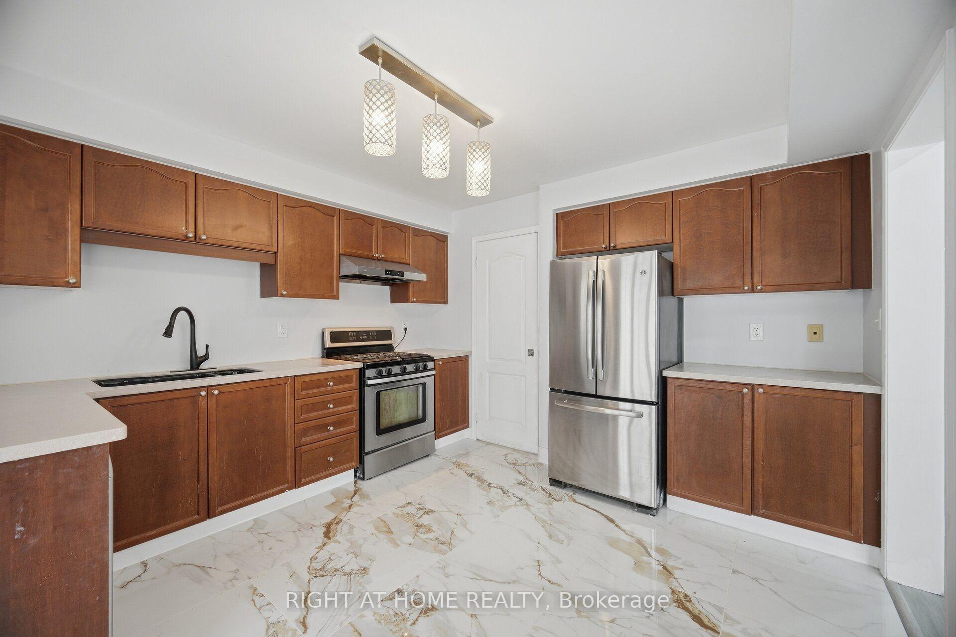 Photo 15 of 355 Brisdale Drive, Brampton, Fletcher's Meadow — HOMEH