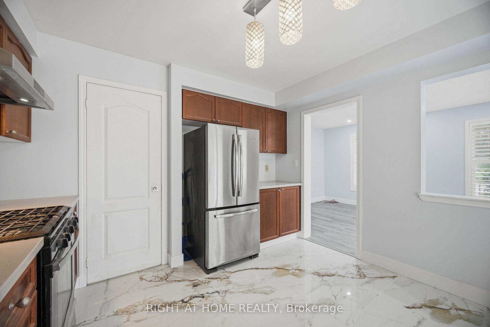 Photo 16 of 355 Brisdale Drive, Brampton, Fletcher's Meadow — HOMEH