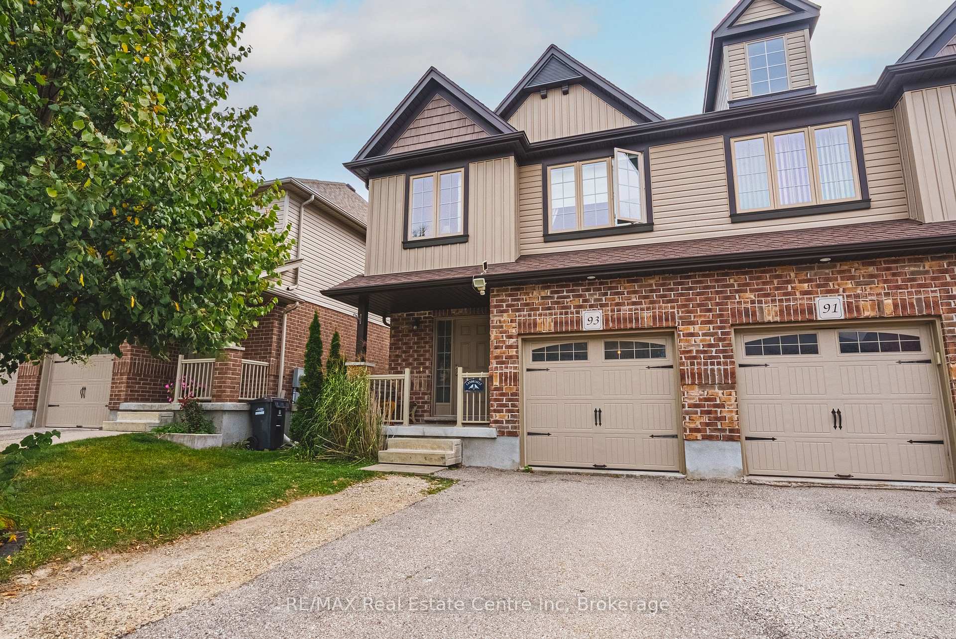 Photo 4 of 93 Couling Crescent, Guelph, Grange Road — HOMEH