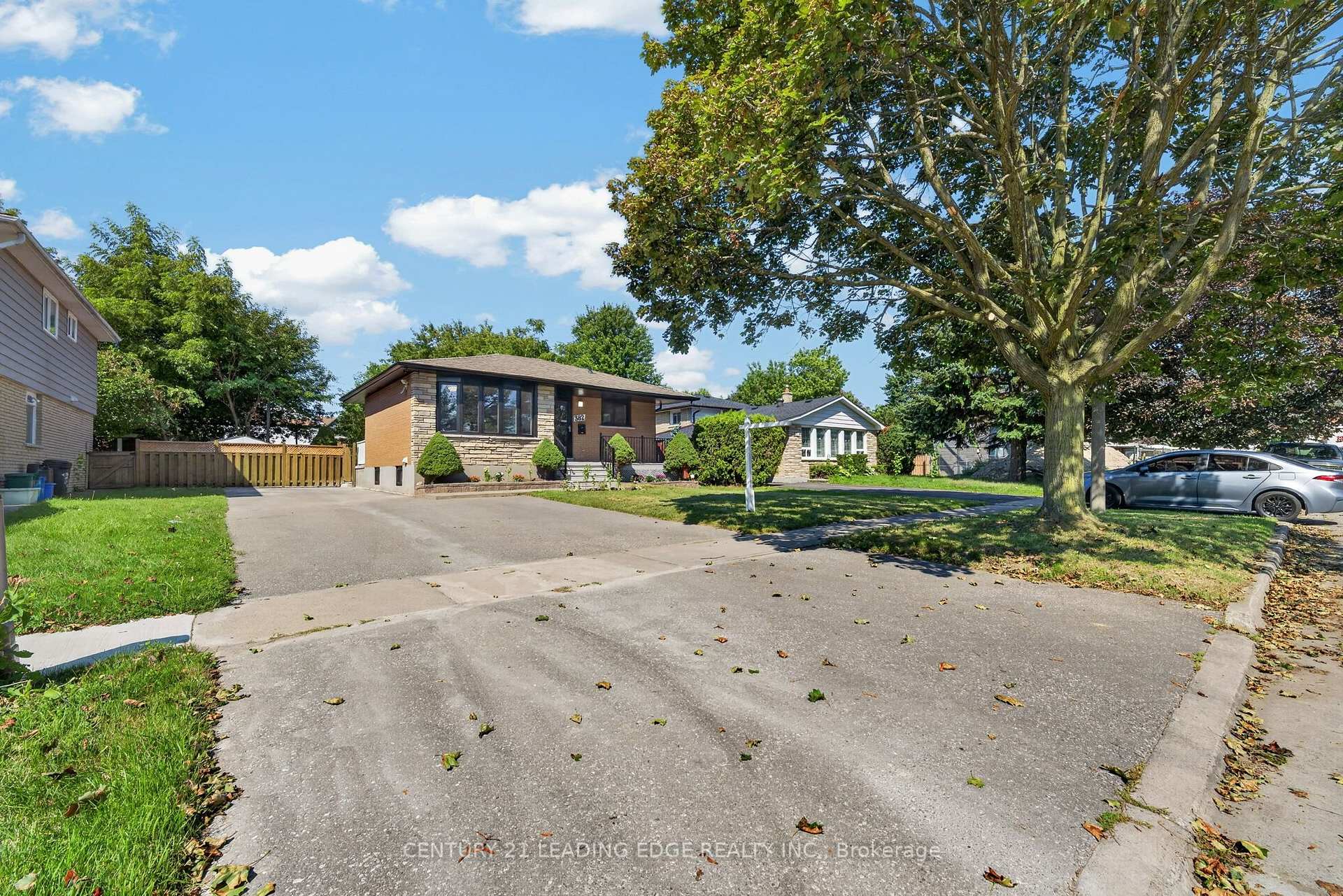 Photo 2 of 382 Fairlawn Street, Oshawa, McLaughlin — HOMEH