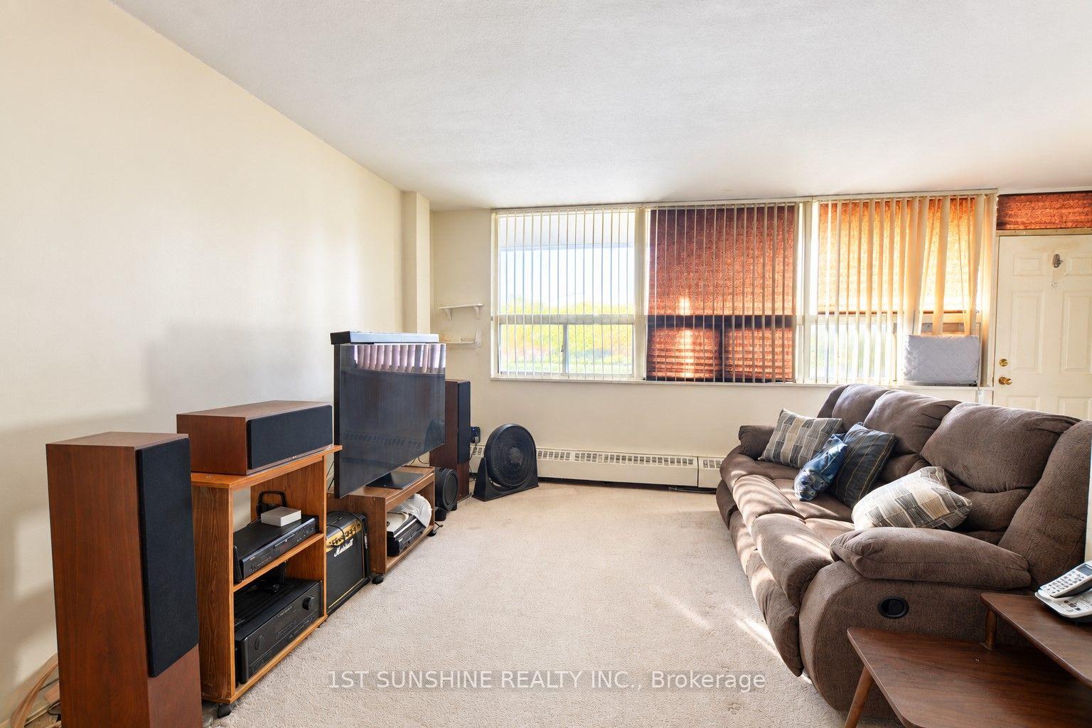 Photo 2 of Unit 804, 15 Nicklaus Drive, Hamilton, Vincent — HOMEH