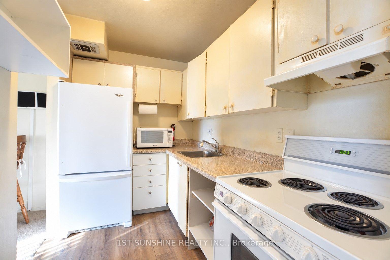 Photo 3 of Unit 804, 15 Nicklaus Drive, Hamilton, Vincent — HOMEH