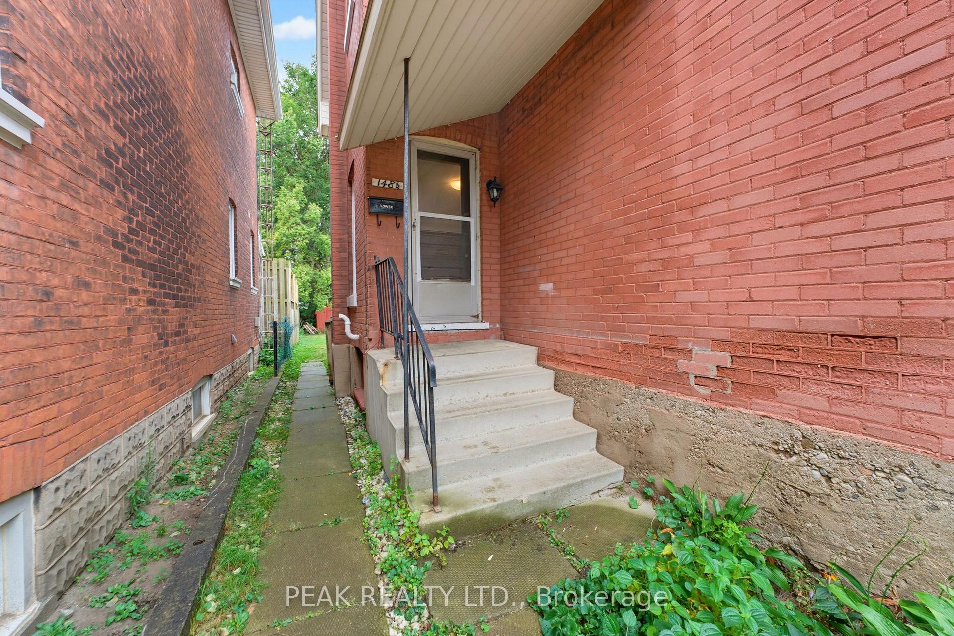 Photo 4 of 148 Albion Street, Brantford, North Ward — HOMEH