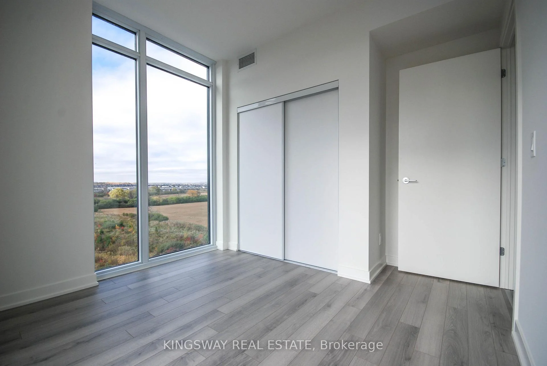Photo 5 of Unit 708, 3071 Trafalgar Road, Oakville, Joshua Meadows — HOMEH