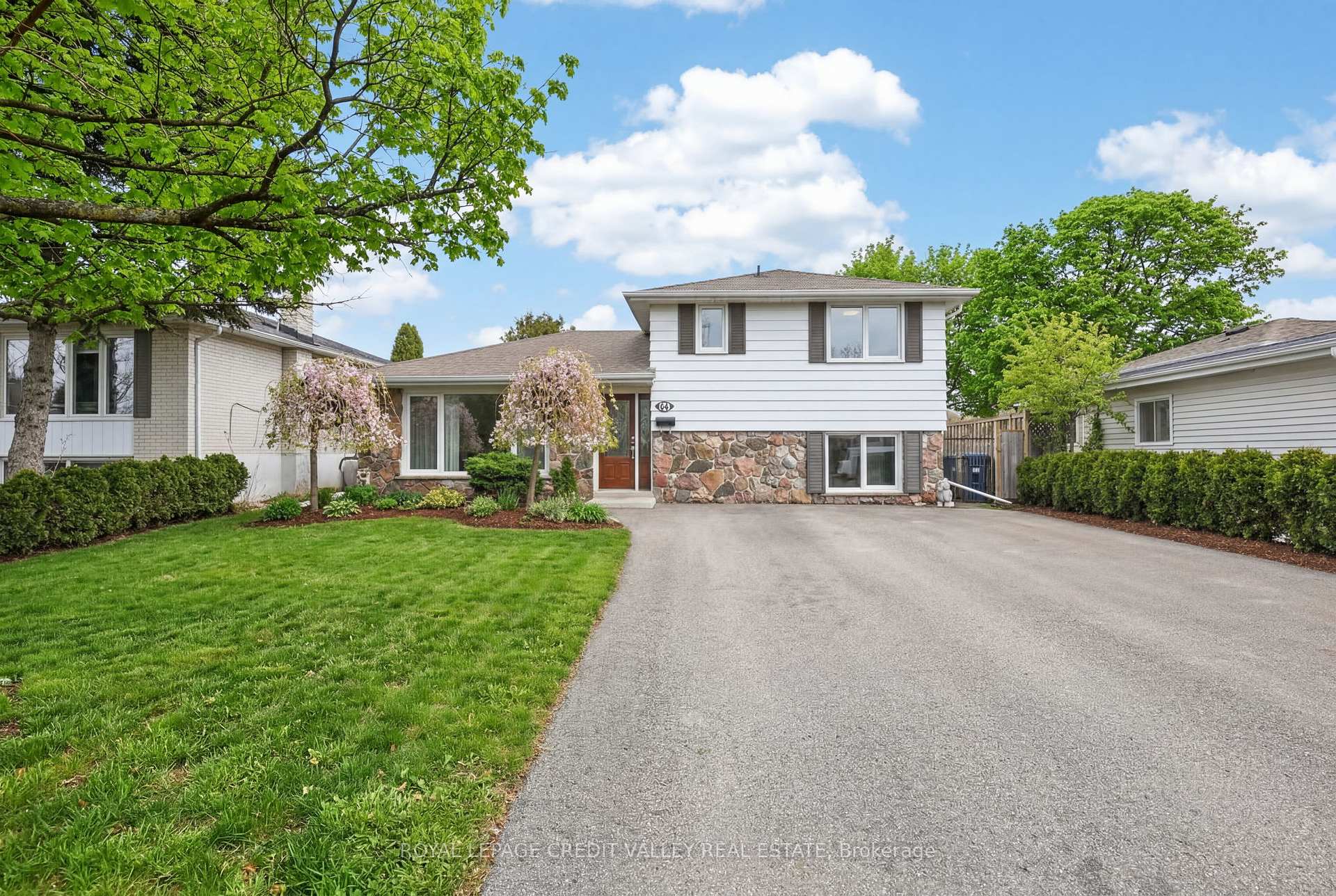 Photo 2 of 41 Staveley Crescent, Brampton, Brampton East — HOMEH