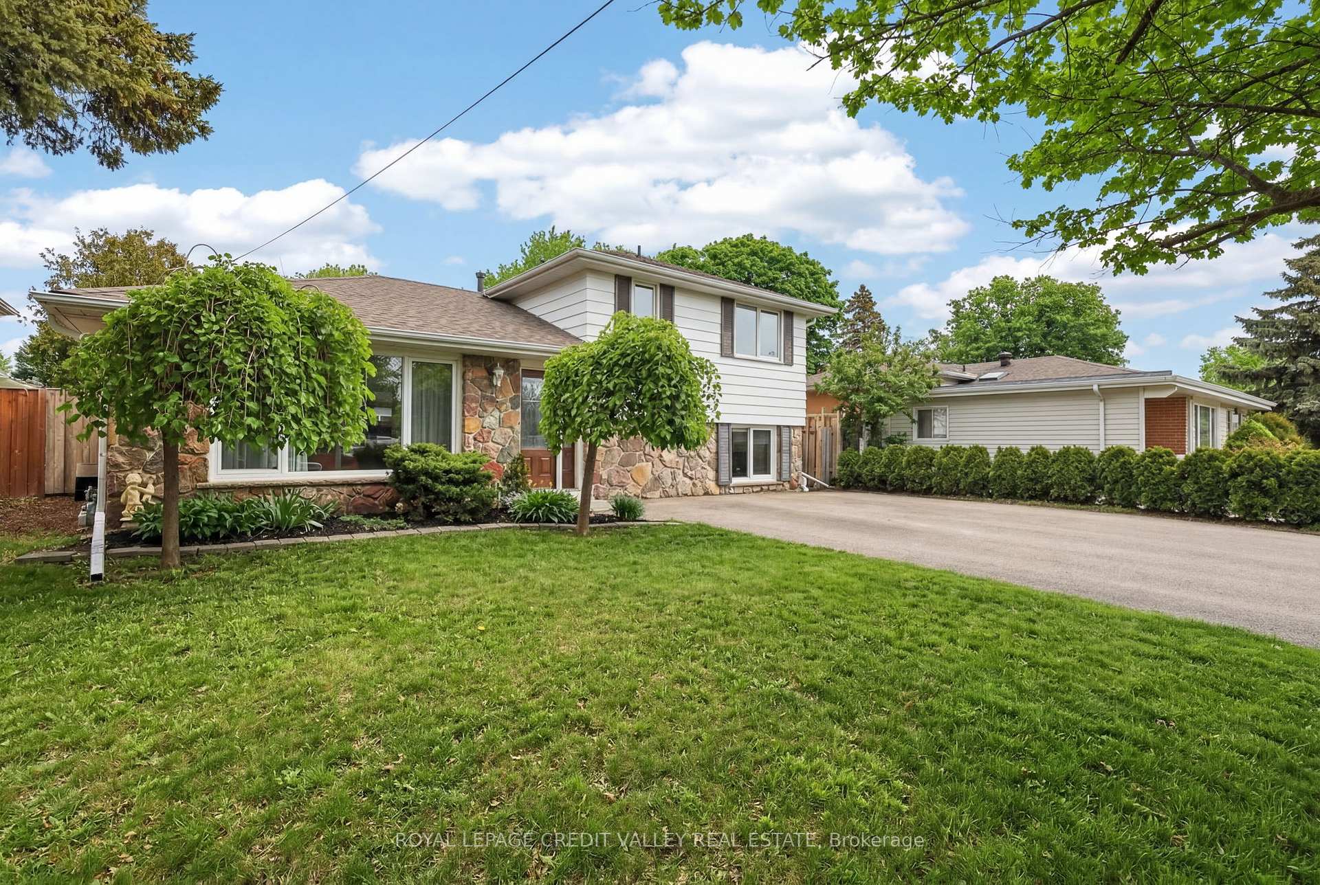 Photo 4 of 41 Staveley Crescent, Brampton, Brampton East — HOMEH