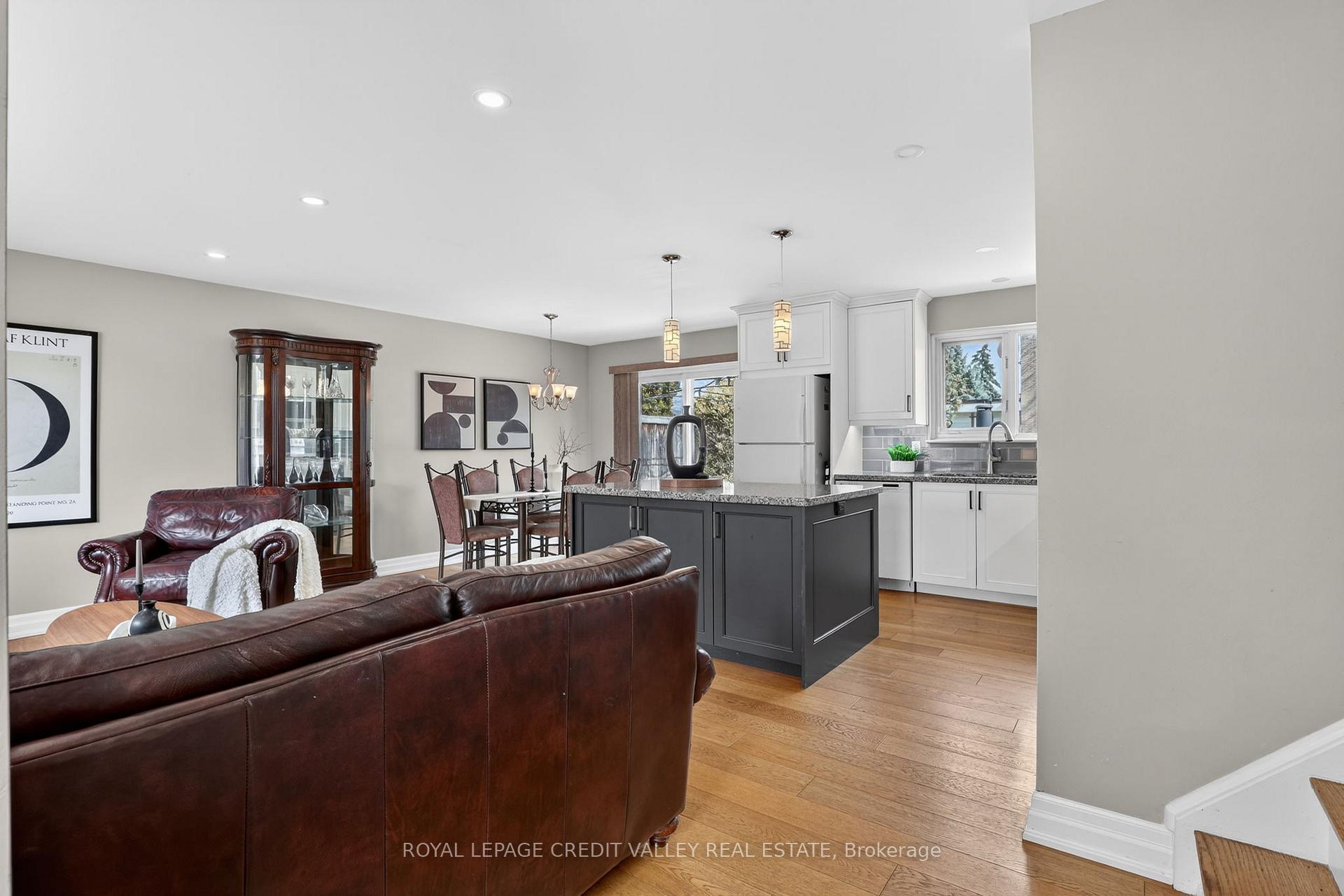 Photo 7 of 41 Staveley Crescent, Brampton, Brampton East — HOMEH