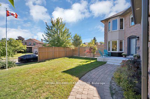 Photo 4 of 4165 Credit Pointe Drive, Mississauga, East Credit — HOMEH