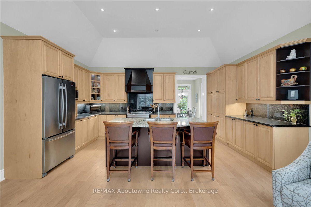 Photo 11 of 710 Hidden Grove Lane, Mississauga, Lorne Park — HOMEH