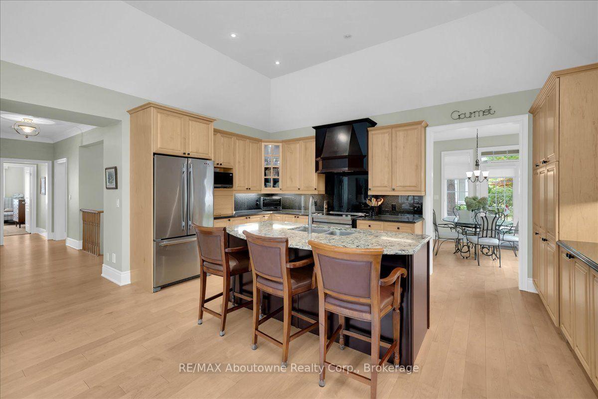 Photo 12 of 710 Hidden Grove Lane, Mississauga, Lorne Park — HOMEH