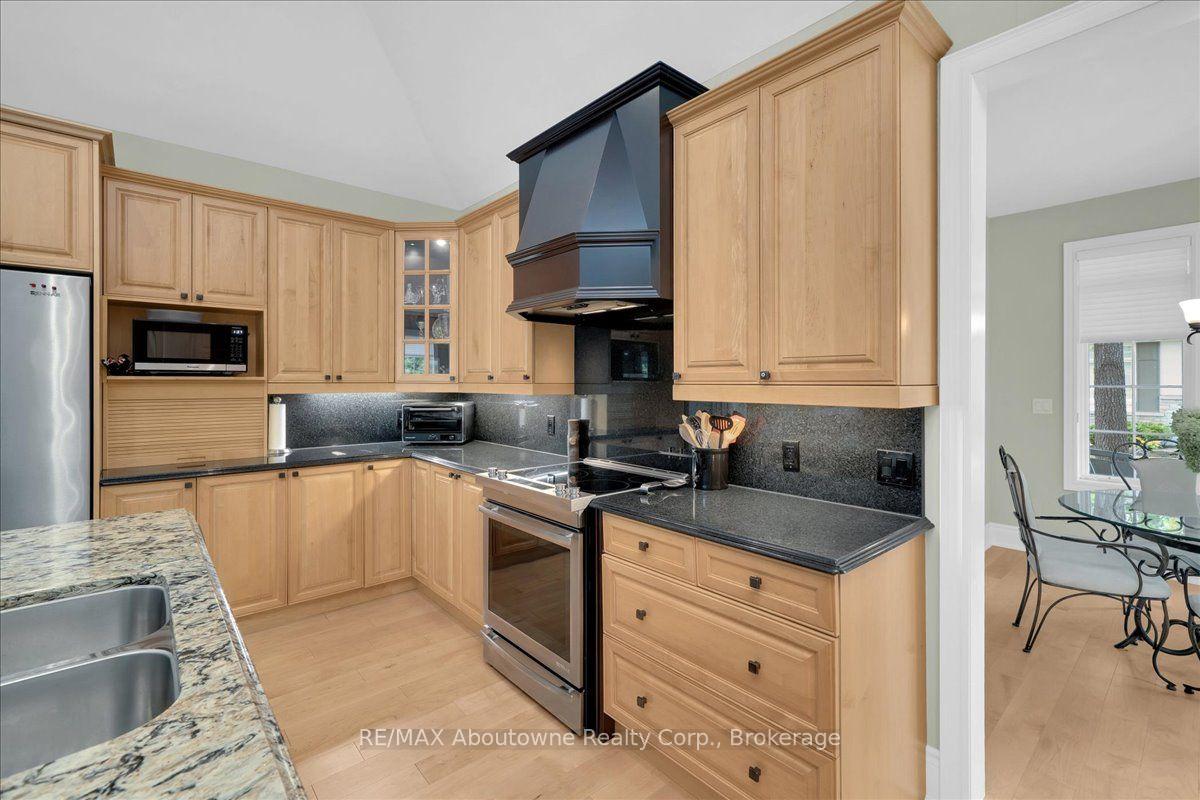 Photo 13 of 710 Hidden Grove Lane, Mississauga, Lorne Park — HOMEH
