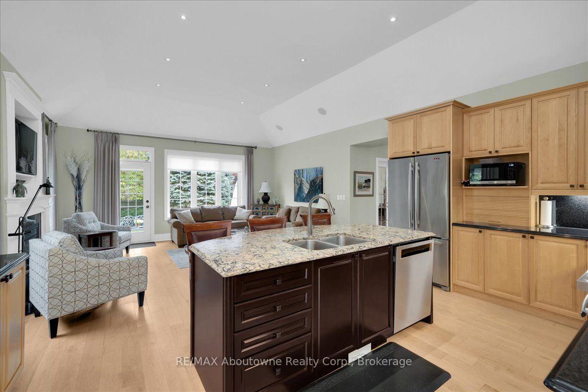 Photo 14 of 710 Hidden Grove Lane, Mississauga, Lorne Park — HOMEH