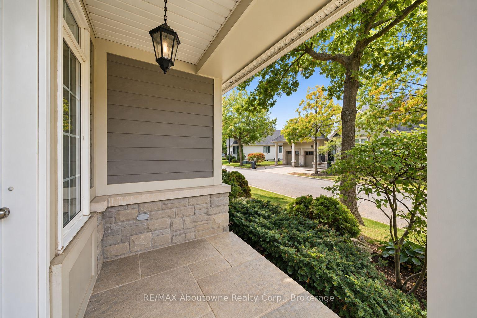 Photo 16 of 710 Hidden Grove Lane, Mississauga, Lorne Park — HOMEH