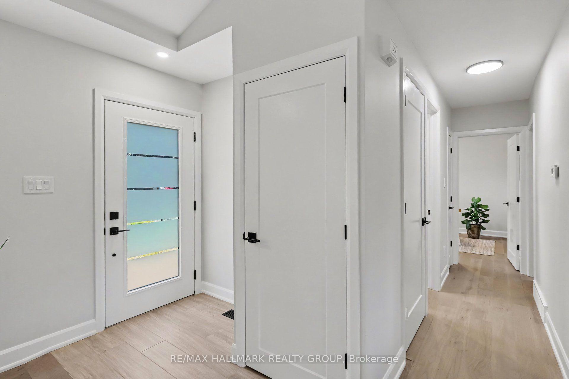 Photo 2 of 7 Attwood Crescent, Ottawa, City View/Skyline/Fisher Heights/Parkwood Hills — HOMEH