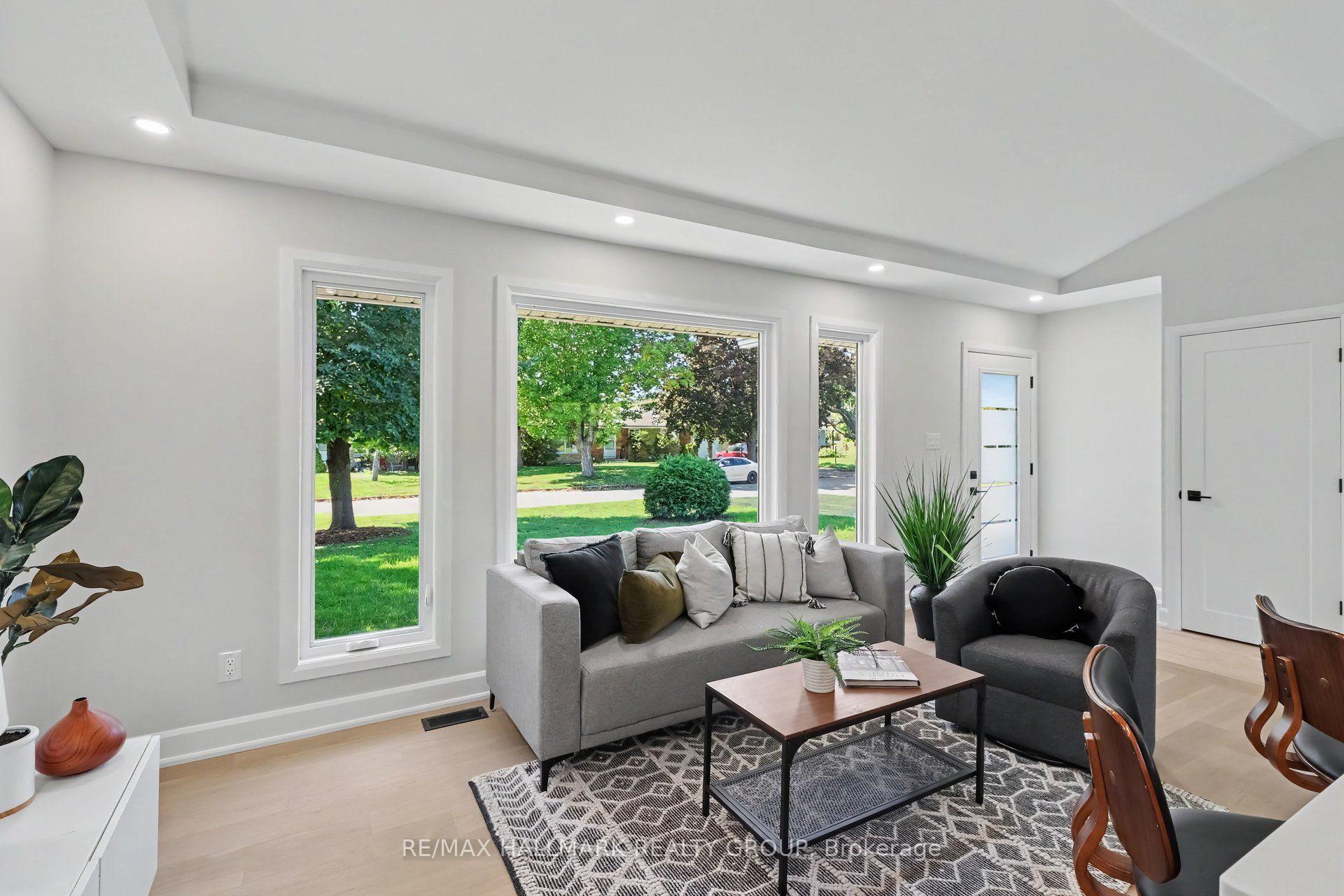 Photo 4 of 7 Attwood Crescent, Ottawa, City View/Skyline/Fisher Heights/Parkwood Hills — HOMEH