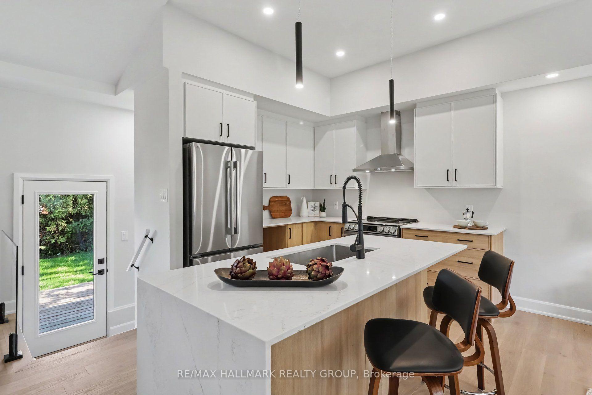 Photo 6 of 7 Attwood Crescent, Ottawa, City View/Skyline/Fisher Heights/Parkwood Hills — HOMEH