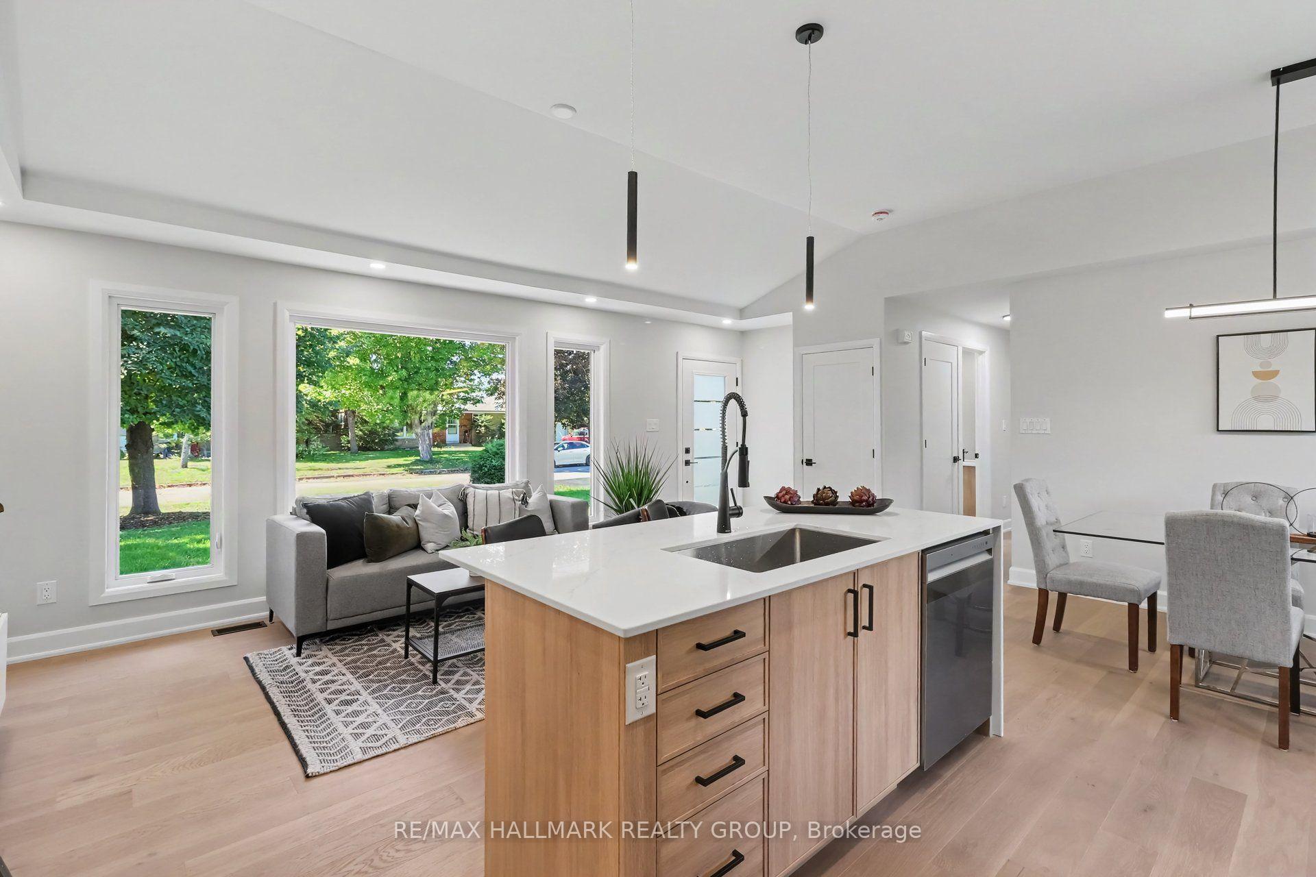 Photo 8 of 7 Attwood Crescent, Ottawa, City View/Skyline/Fisher Heights/Parkwood Hills — HOMEH