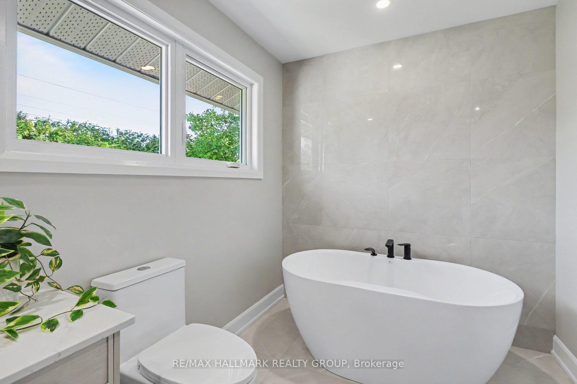 Photo 16 of 7 Attwood Crescent, Ottawa, City View/Skyline/Fisher Heights/Parkwood Hills — HOMEH