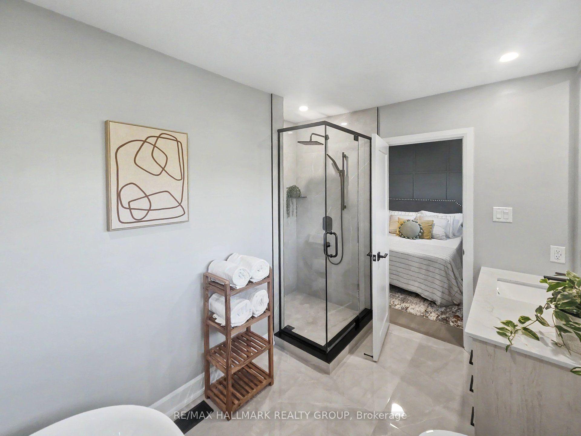Photo 17 of 7 Attwood Crescent, Ottawa, City View/Skyline/Fisher Heights/Parkwood Hills — HOMEH