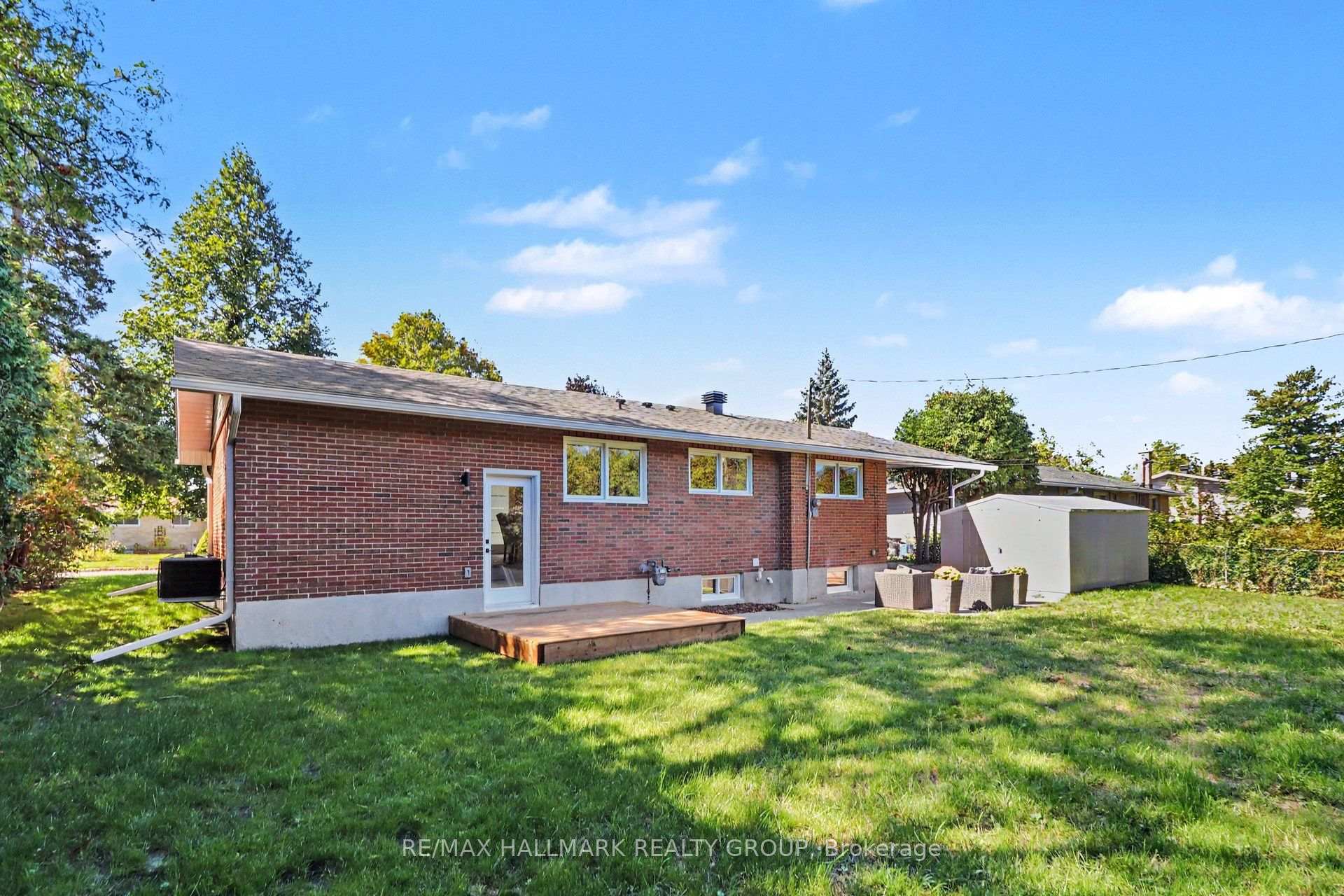 Photo 35 of 7 Attwood Crescent, Ottawa, City View/Skyline/Fisher Heights/Parkwood Hills — HOMEH