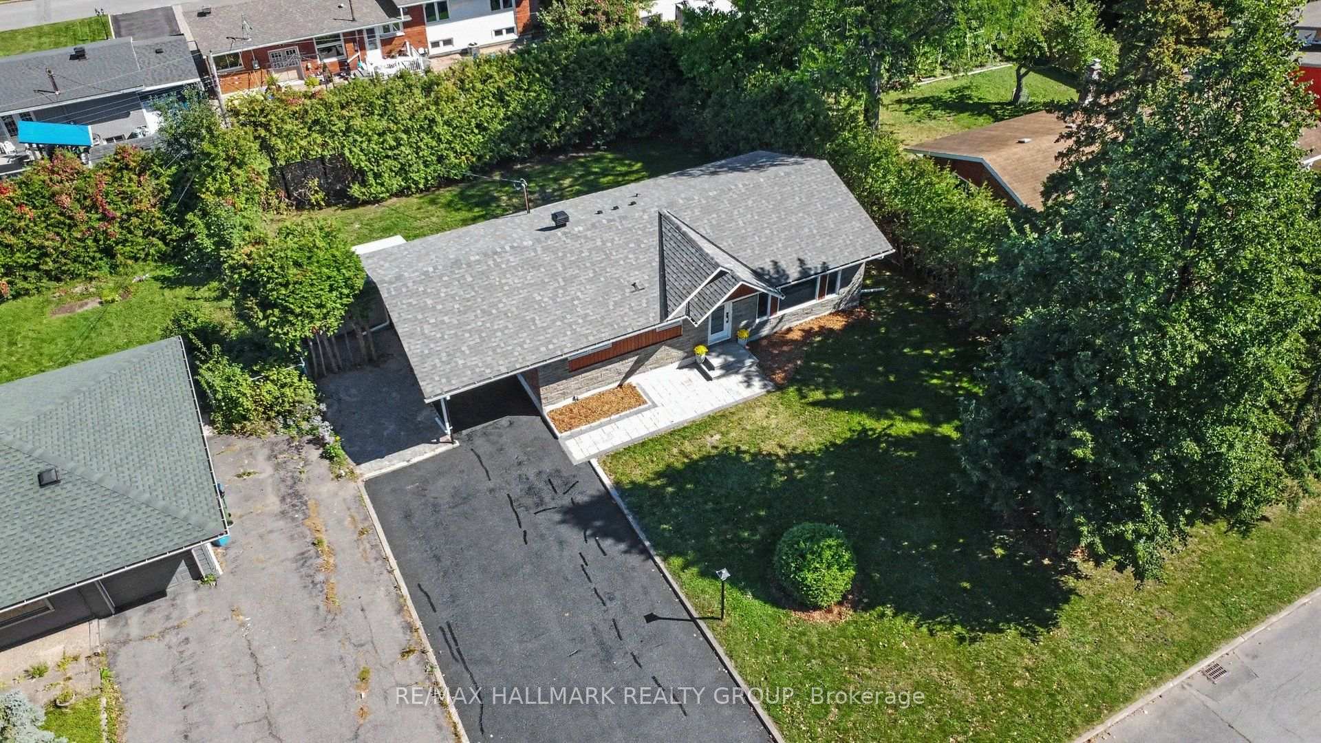 Photo 37 of 7 Attwood Crescent, Ottawa, City View/Skyline/Fisher Heights/Parkwood Hills — HOMEH