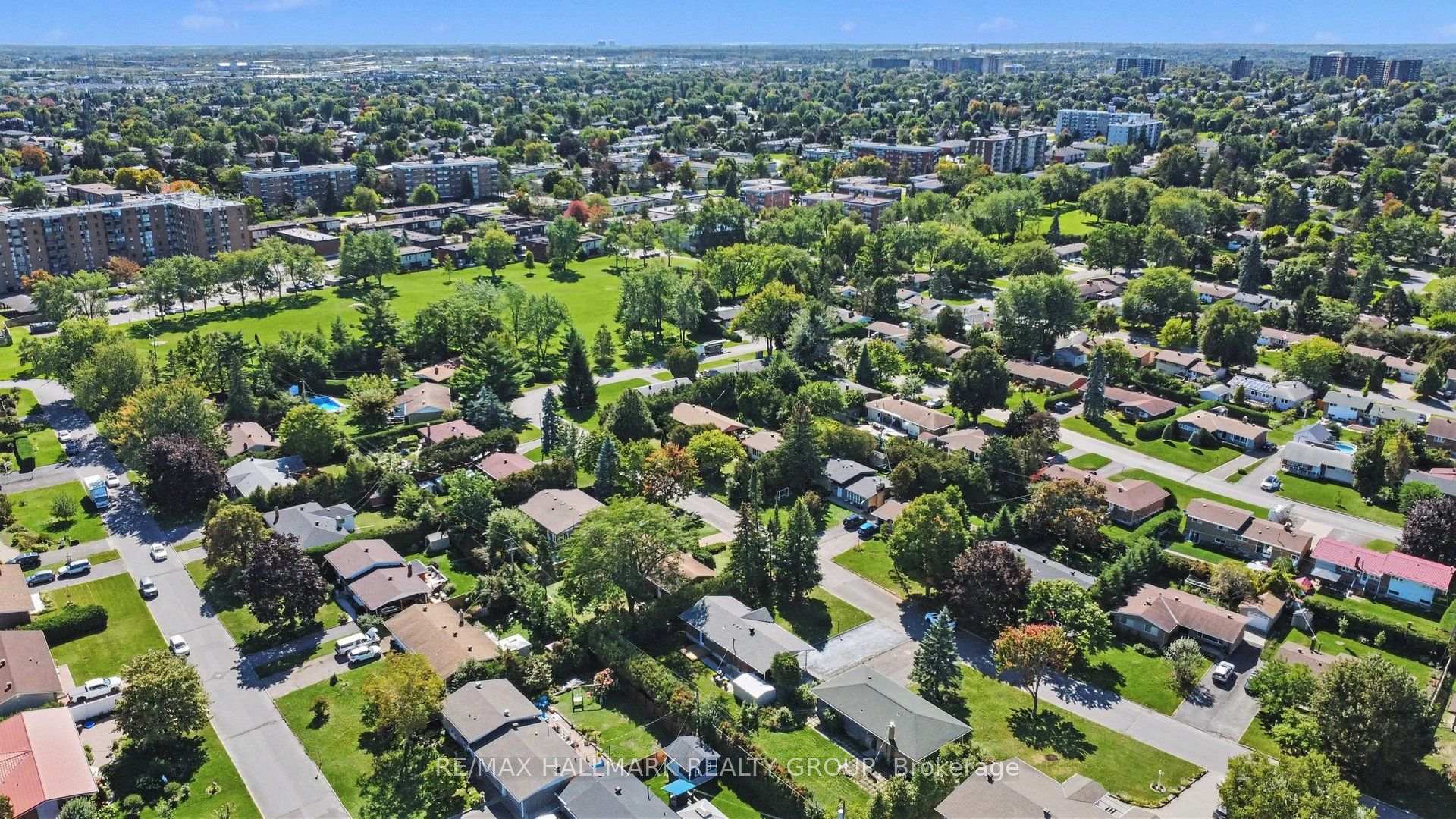 Photo 39 of 7 Attwood Crescent, Ottawa, City View/Skyline/Fisher Heights/Parkwood Hills — HOMEH