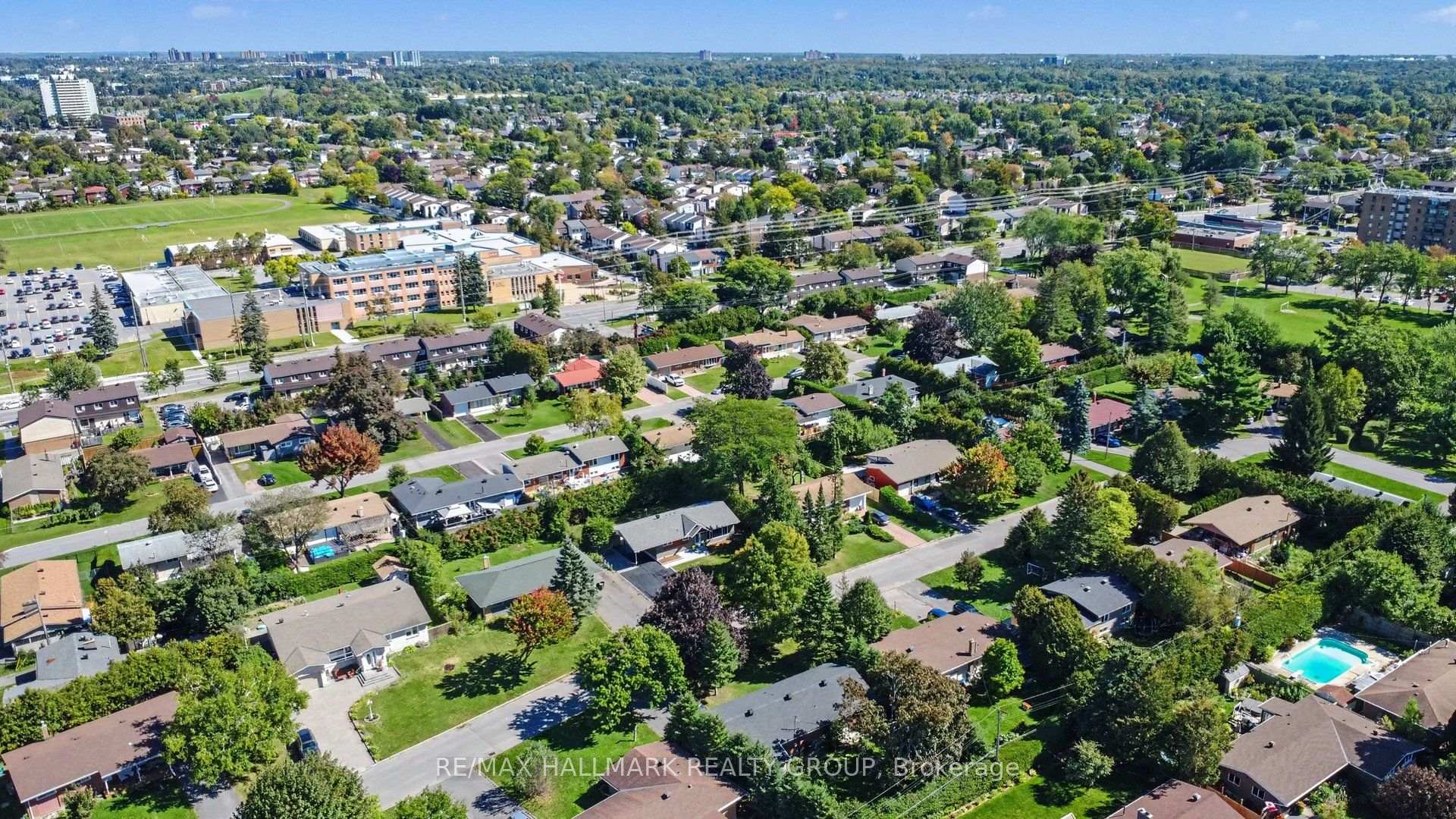 Photo 40 of 7 Attwood Crescent, Ottawa, City View/Skyline/Fisher Heights/Parkwood Hills — HOMEH